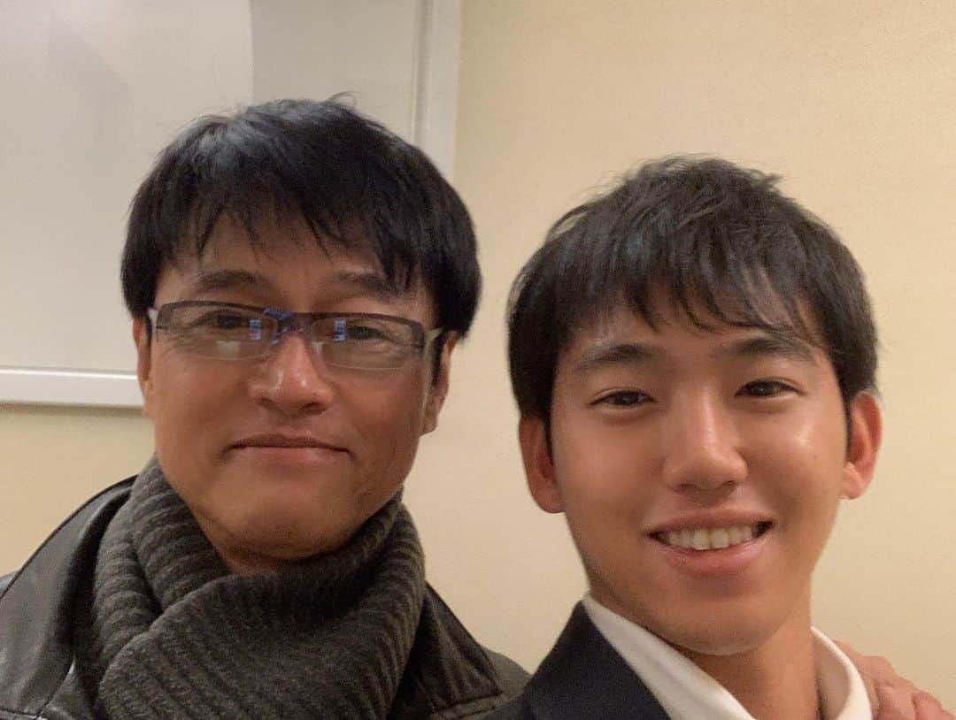 杉山宗賢さんのインスタグラム写真 - (杉山宗賢Instagram)「2019 環境が大きく変わった一年でした ・ 特に大きく変わったのは 神保さんの元で勉強をさせていただけるようになった事です。 ・ 今は舞台の稽古を拝見させていただいています。 ・ 加えて 現在も映画の撮影中 ・ 来年は汗をかいて弱音を吐かないで 夢に向かってまっすぐと迎う1年にしたいと思います ・ 今年もありがとうございました ・ #今年もお世話になりました #goodbye2019 #gb2019 #2019 #2019年 #役者 #俳優 #映画 #movie #actor #神保悟志」12月31日 22時05分 - soken.sugiyama