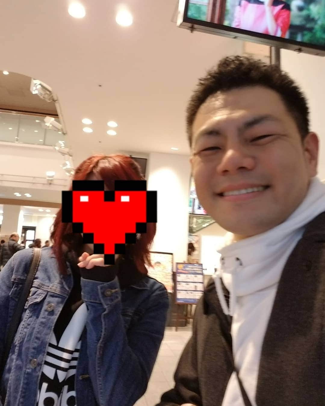 太田芳伸のインスタグラム：「年末のめちゃめちゃ忙しい時に チケット買いに来て下さった方々✨ 本当にありがとうございました🎵  今年はワールドツアーで 色々な所に行かせて頂き、色々学ばせて頂き感謝しかない年でした‼️ 来年2020年もフォロワーさんと色々絡ませて頂けたらなと思ってます✨  来年もよろしくお願いいたします🎵 良いお年を✨✨」