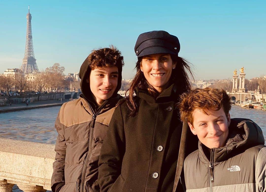 アナベス・ギッシュさんのインスタグラム写真 - (アナベス・ギッシュInstagram)「🇫🇷 Bonjour à Paris! #wadeallen」12月31日 22時15分 - annabeth_gish