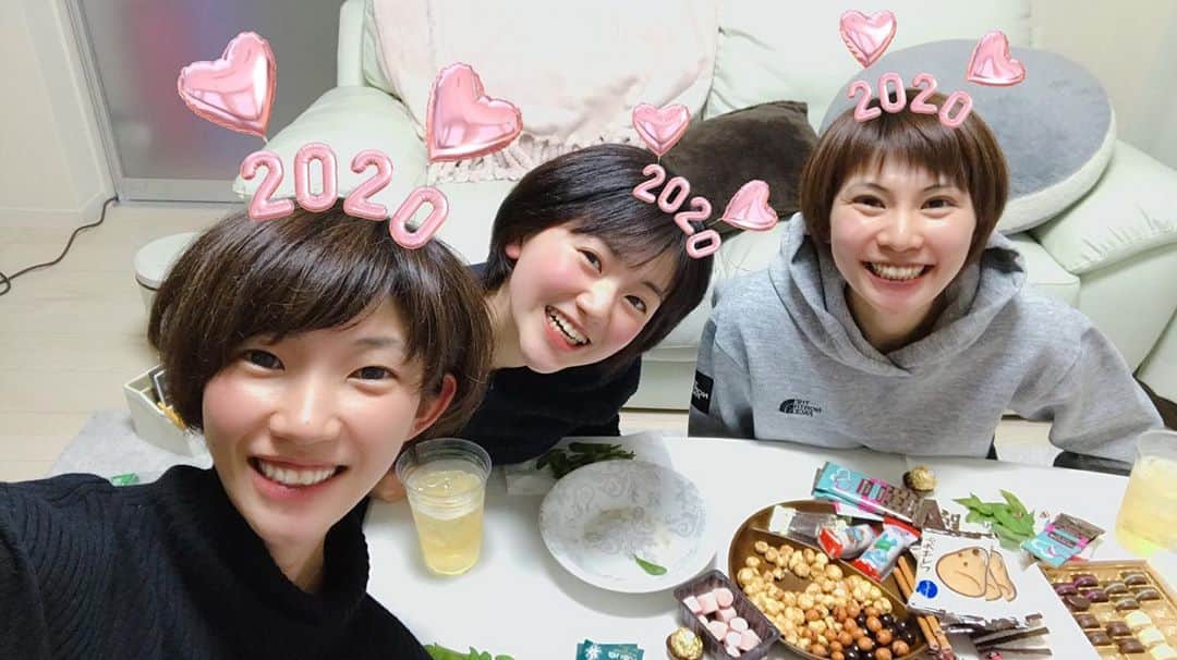 石井優希さんのインスタグラム写真 - (石井優希Instagram)「今年はこのメンバーで年越します😝💕 めちゃ楽しい🤩✨✨✨ みなさま、2019年たくさんたくさんありがとうございました❤️とっても濃い1年でした！ 2020年もどーぞよろしくお願いします🌈」12月31日 22時19分 - yuki.ishii