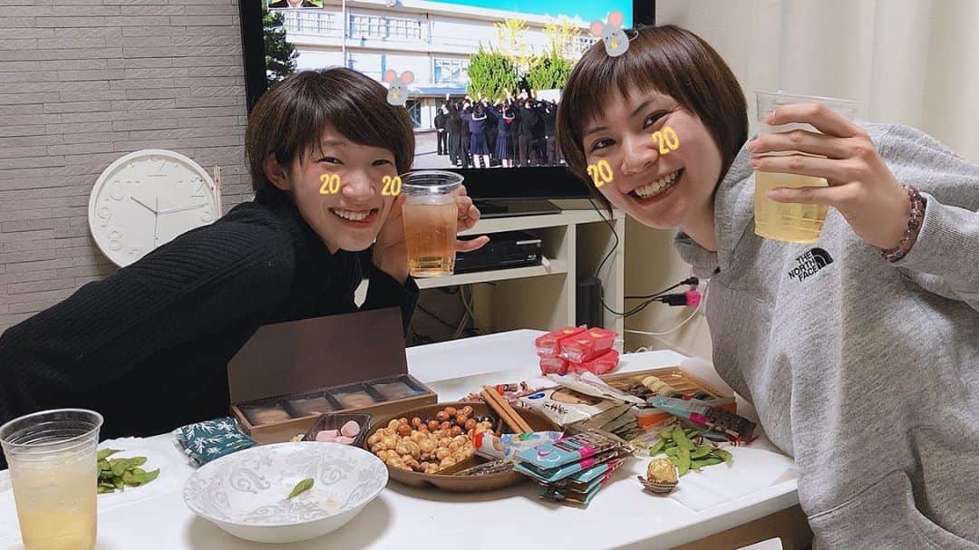 石井優希さんのインスタグラム写真 - (石井優希Instagram)「今年はこのメンバーで年越します😝💕 めちゃ楽しい🤩✨✨✨ みなさま、2019年たくさんたくさんありがとうございました❤️とっても濃い1年でした！ 2020年もどーぞよろしくお願いします🌈」12月31日 22時19分 - yuki.ishii