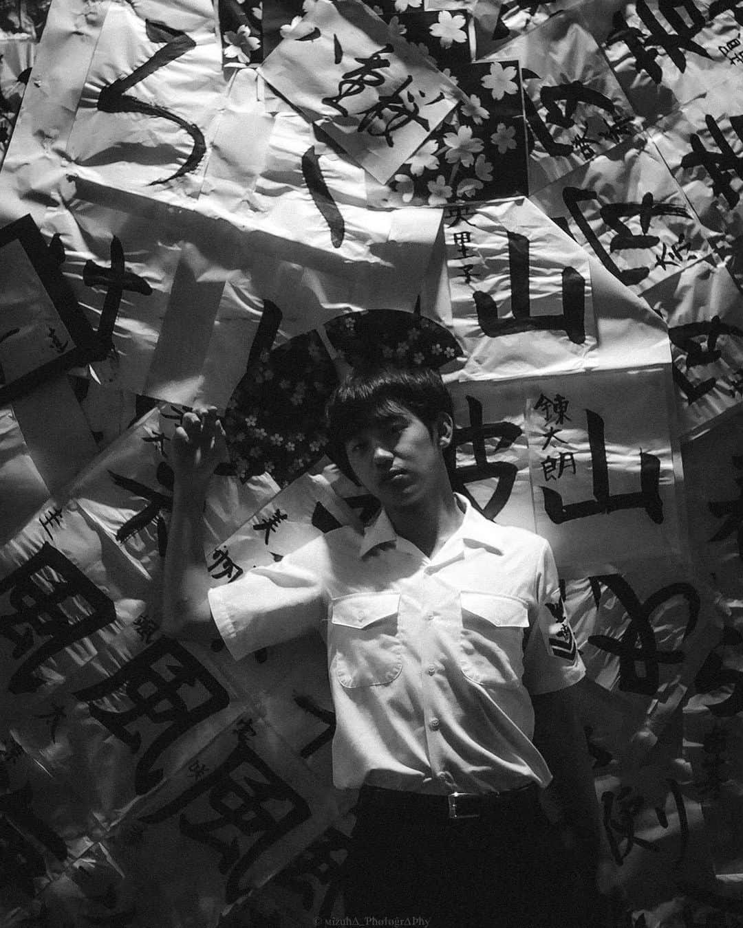 のインスタグラム：「2019Photography ・ (@mizuhagraphy ) #photography #portrait #actor #役者 #俳優 #モノクロ #blackandwhitephotography #blackandwhite #東京 #tokyo #ポートレート #photo #2019 #gb2019 #thankyou2019 #2019年」