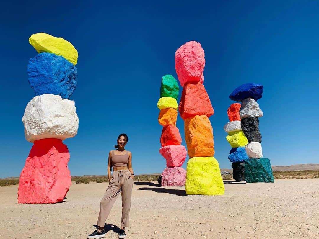 ジャクリーン・ウォンのインスタグラム：「Because life isn’t stopping for anyone. Go see the world. Do the things you want. Live.  #justkeepswinging」