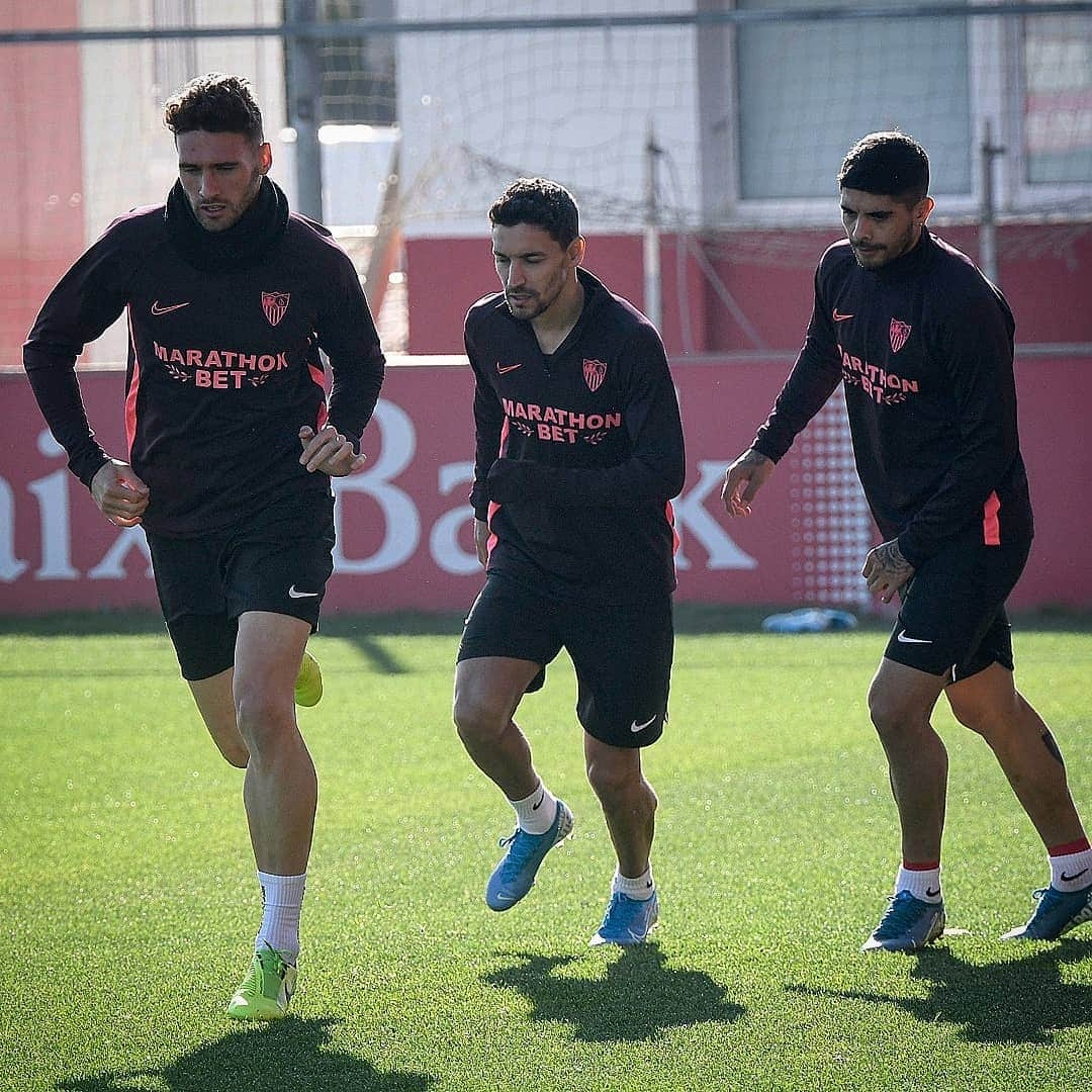 セビージャFCさんのインスタグラム写真 - (セビージャFCInstagram)「Último entrenamiento del año ⚽🔥 🔜 2️⃣0️⃣2️⃣0️⃣ #vamosmiSevilla #WeareSevilla #training #sevilla」12月31日 22時28分 - sevillafc