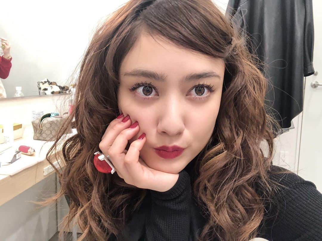 谷まりあさんのインスタグラム写真 - (谷まりあInstagram)「今年はきょねんより笑った気がします！そして幸せでした🥰 それが一番な気がするのです！ 来年は今年よりもたくさん笑えますように😊 みなさんに少しでも一緒に笑ってもらえますように☺️ そして受験生の皆さん あと少し頑張ってね！もう少しの辛抱ですよ！応援してます☺️💝 love ❤️ 2019年さんありがとうお世話になりました☺️。 #20191231  明日は鳥取砂丘から生放送です！9：05からNHKチェックしてねん💕」12月31日 22時23分 - mariaaaa728