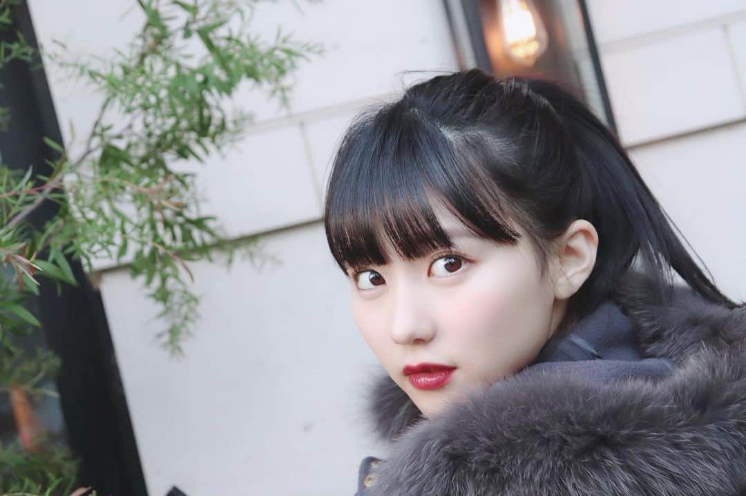 田中美久さんのインスタグラム写真 - (田中美久Instagram)「2019年、皆さんどんな1年でしたか？. . . 私は今年の1年、本当に色んなことがあった1年でした。AKB48の番組では全メンバーの中で手相ランキングがまさかの最下位！そこからのスタートで…HKT48が変わっていこうとしている現状に不安もあって、なのに最下位って。。っていう状態でした。. . でも！本当に最下位！？ってくらいお仕事が充実した一年でした！これも、ファンの皆さんが沢山応援して下さり支えて下さったおかげです！最高の一年にして下さりありがとうございます😊. . . 自分でも凄く成長できた一年だなって感じています。どんな自分も好きになれた気がします。2019年で得たものをフル活用して2020年、更に頑張りたいと思います！ #2019年ありがとう #2020年もうすぐだ！」12月31日 22時28分 - mikumonmon_48