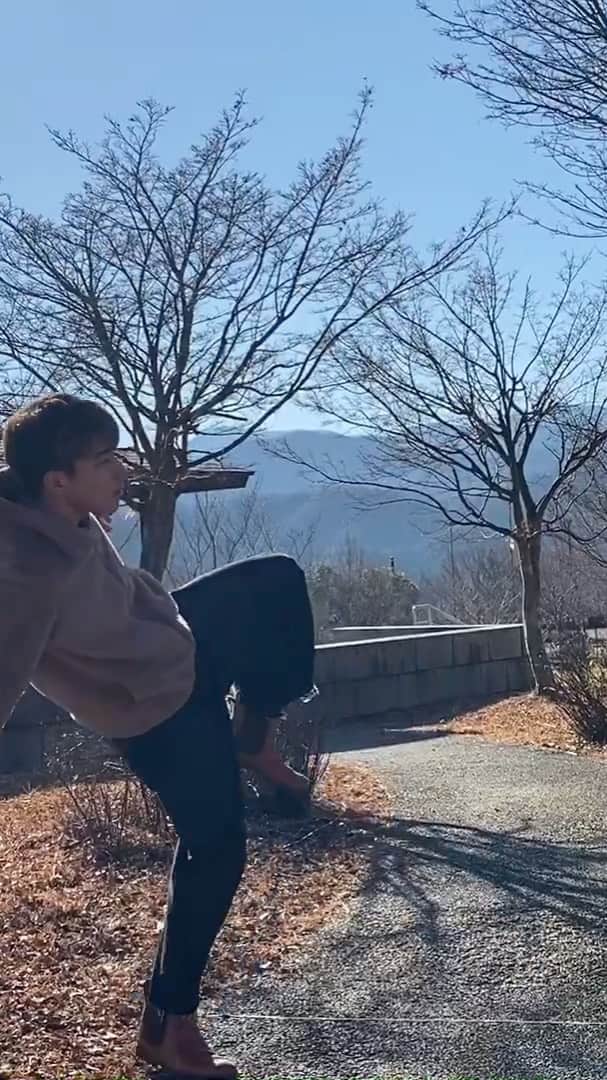 古幡亮（WATWING）のインスタグラム：「. . 🎧@iamgenhoshino - Ain't Nobody Know . . 2019踊り納め 個人的best albumの中から一曲 今年も踊りましたね〜 来年も沢山踊って過ごしたいですね #2019#dance#dancer#ryofuruhata#古幡亮#watwing#2r_ulez #リョウの自由気ままにチルオドリ」
