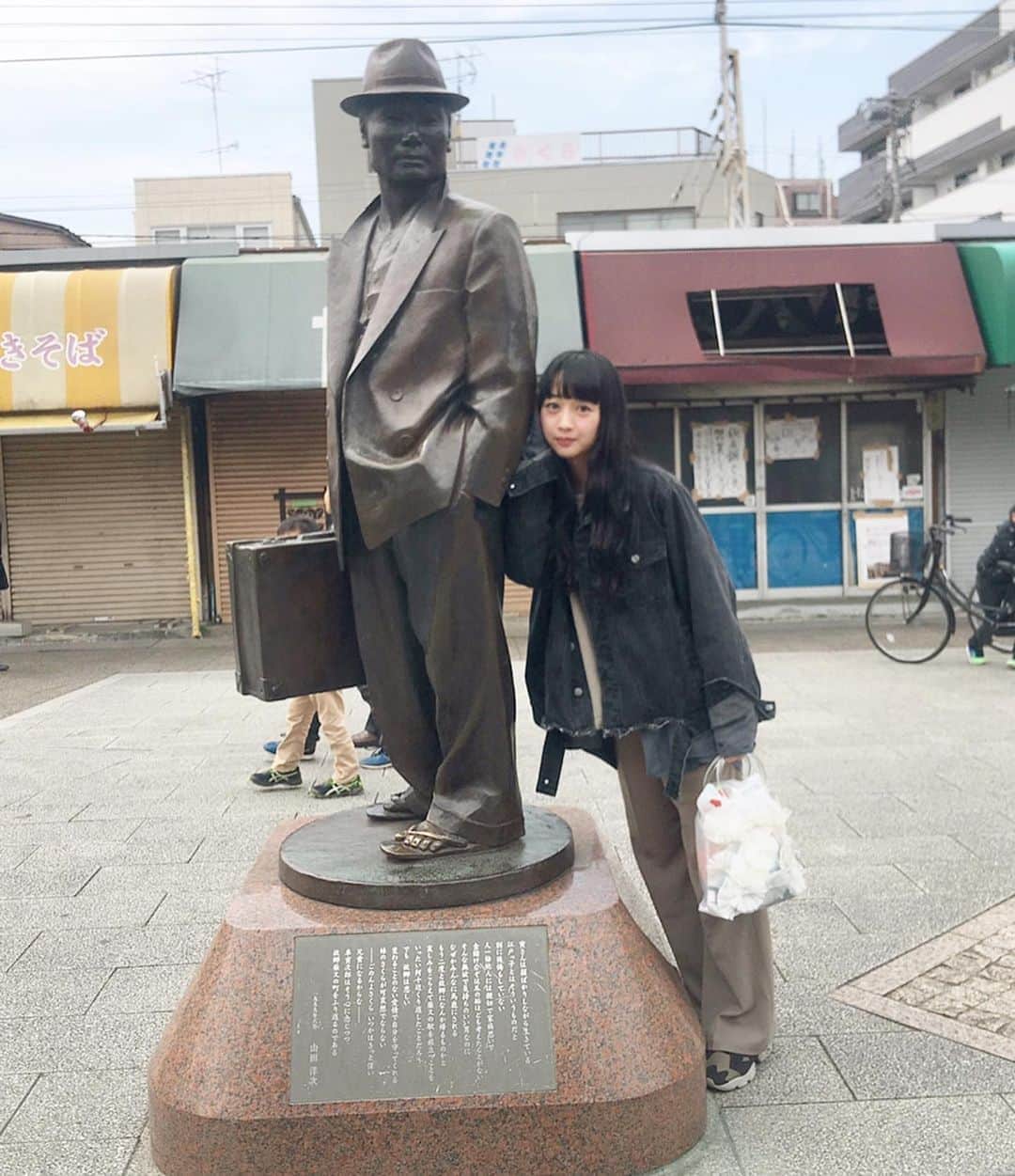 小川暖奈のインスタグラム：「今年も1年ありがとうございました！！ 刺激的な1年でした！ . それでは、みなさま、良いお年を！🌅 . #今年の春に東京に遊びにきたばあちゃんと柴又に行ったときにばあちゃんが撮ってくれた写真を添えて🌸🌸🌸」