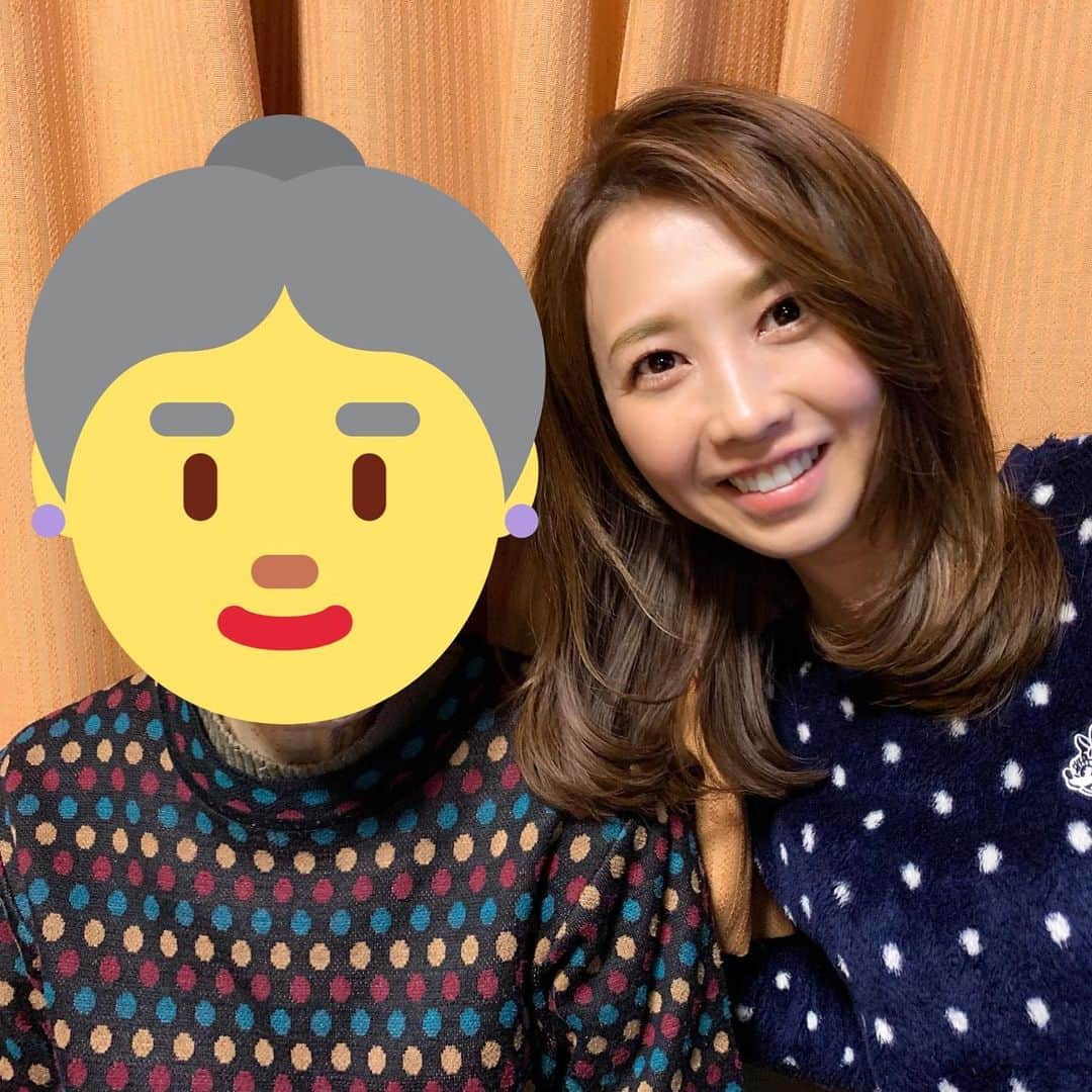 川口満里奈のインスタグラム：「. . 2019年も温かい応援をいただき、 ありがとうございました！ 今年も本当にあっという間の1年で なんだかよくわからないのですが、 公私ともに人に恵まれ 楽しく充実した幸せな日々でした。 同時に、 いっぱいいっぱいだった去年を乗り越えた今年は フォロワーの皆様はじめ 支えてくださる方々への感謝の気持ちを 何かしらの形で返したいと、 自分なりに試行錯誤した日々でもありました。 まだまだ手探りで自己満足ではありますが、 来年もマイペースに、誰かのために、 自分のために頑張りたいです！ . . という文章を書くのに、酔っ払っているので 2時間かかりましたーーー😂🤣 変なところがあったらごめんなさい🙇‍♀️ 毎年、酔っ払いながら 紅白やジャニーズカウントダウンを観て 歌って踊って年を越すのが恒例なので、 今回も明るく楽しく年越しします💃🍷 皆さんもどうぞ良いお年をお迎えください！ 来年もよろしくお願いいたします！ 💋💋💋💋💋💋💋💋💋💋💋」