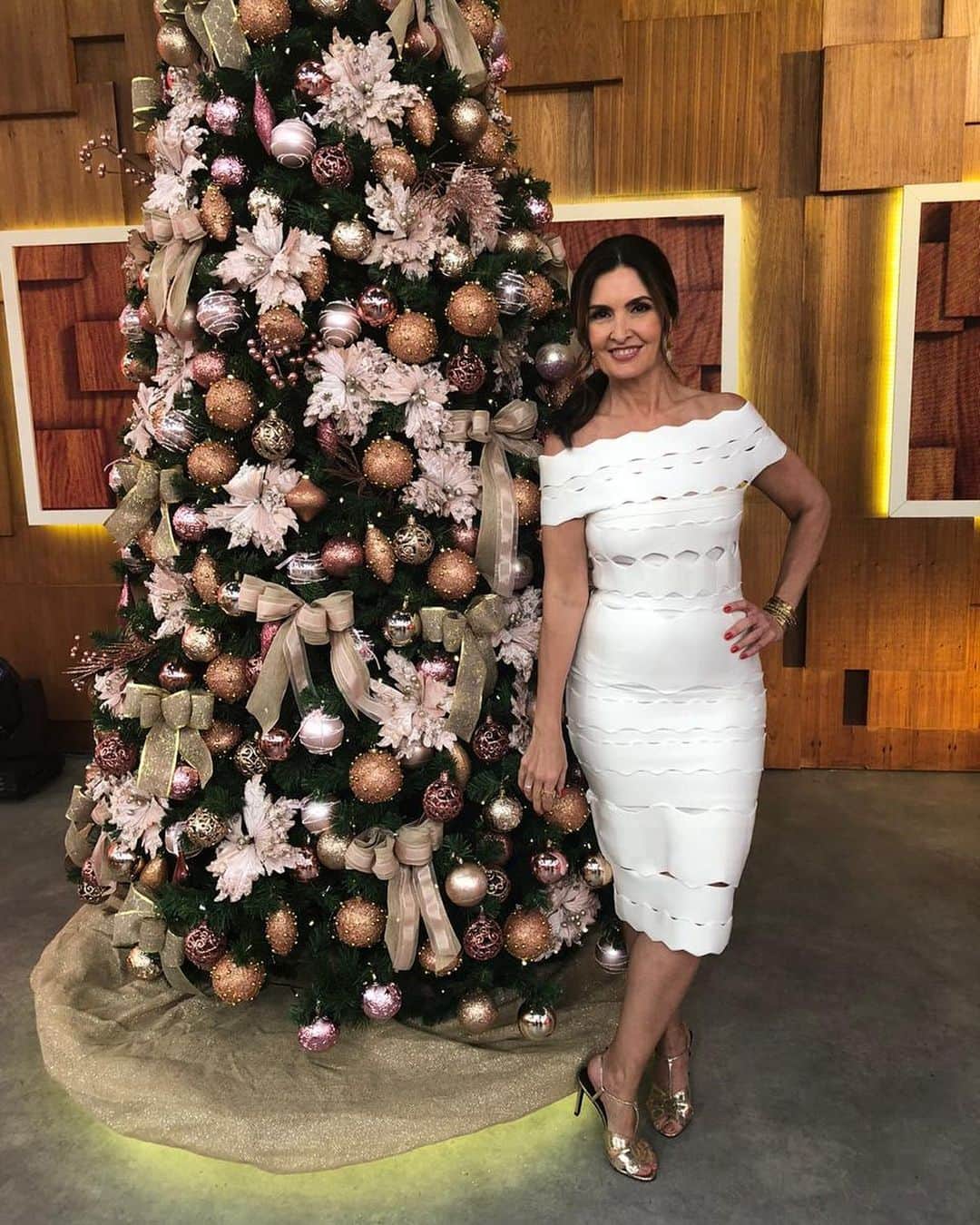 ファチマ・ベルナルデスのインスタグラム：「Último #encontrocomfatima do ano. Muito obrigada pela parceria. Pela confiança. Por estarem com a gente nessa missão de divertir, informar e refletir sobre o tempo em que vivemos. Que venham novos desafios e que estejamos juntos pra enfrentá-los. #feliz2020」