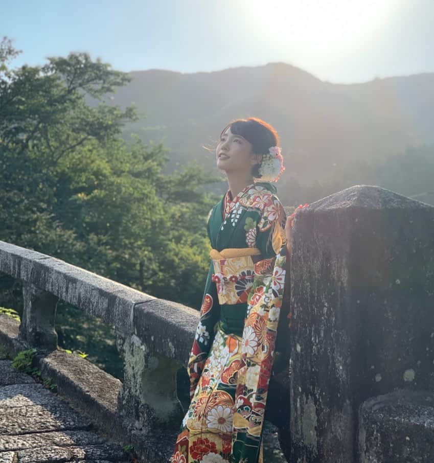 のインスタグラム：「2019年、たくさんの応援ありがとうございました🌞感謝🙏 みなさま、良いお年をお迎えください🎍 ㅤ #2019 #写真は #キモノハーツ #kimonohearts #着物 #振袖 #kimono」