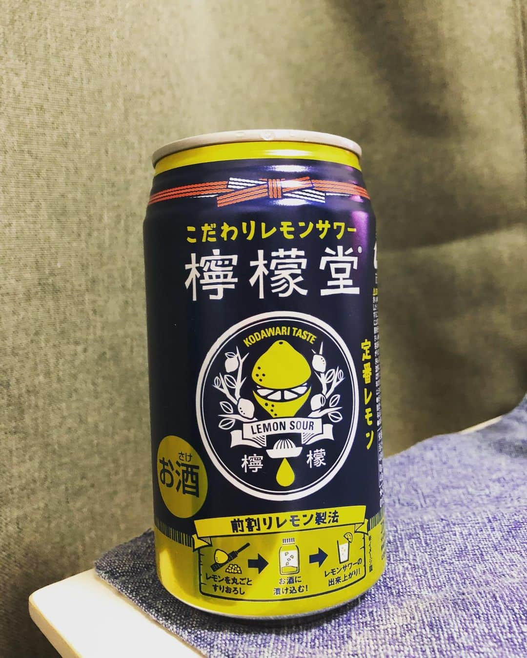 てん（ものまね）のインスタグラム：「#飲み納め からのきっと #飲み始め 🍺🍋🤣 飲みすぎてさっき頭から流血した🤣  みなさんはどんな大晦日をお過ごしですか？😊」