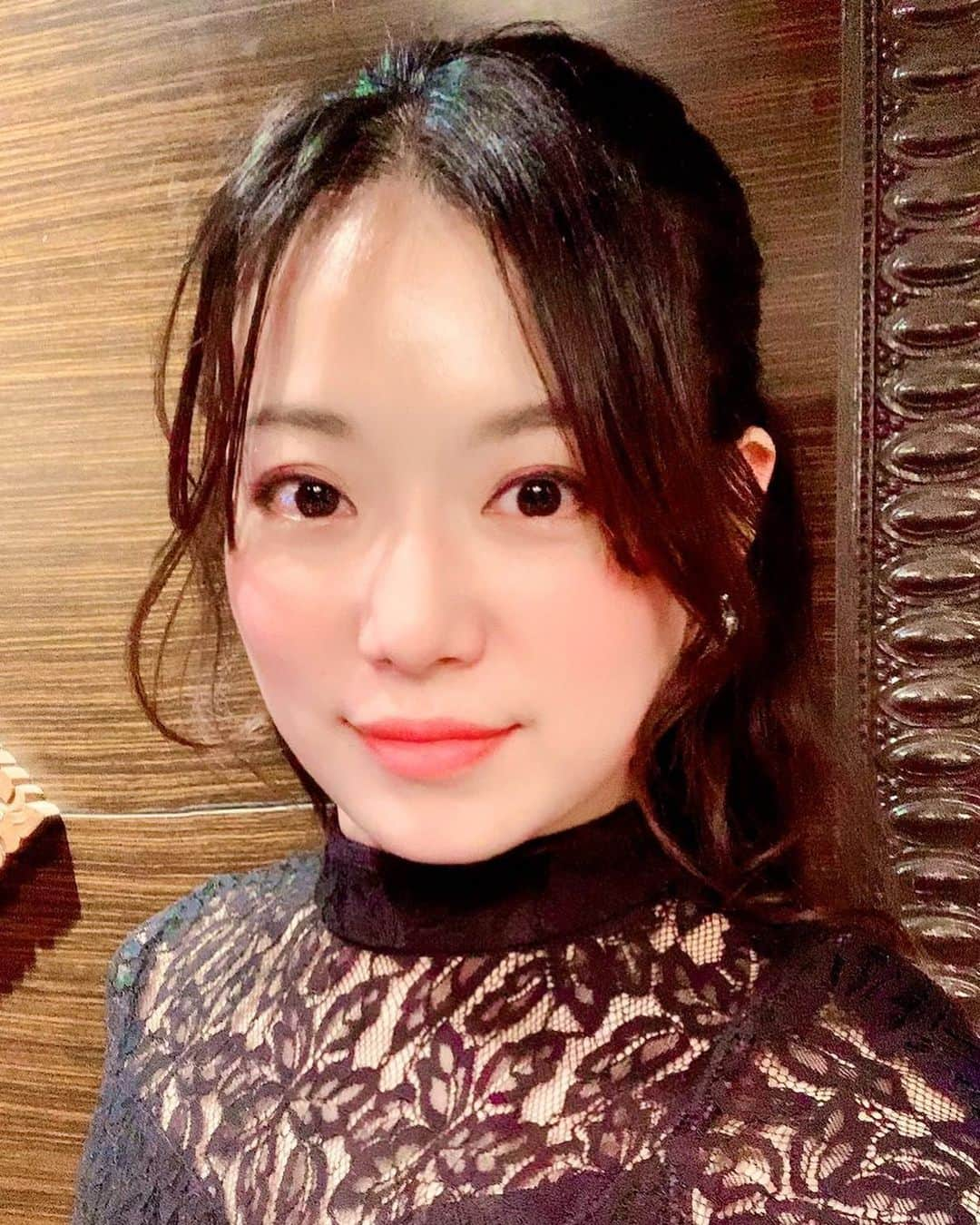 愛純もえりさんのインスタグラム写真 - (愛純もえりInstagram)「2019年ありがとうございました🐗 出会いも別れも酸いも甘いもすべて 人生の糧⭐️ . . 涙より笑顔の分量の多い年になれば全てよし❣️❣️ . . 2020年はどんな年になるかしら🐹」12月31日 22時42分 - moeri_aizumi