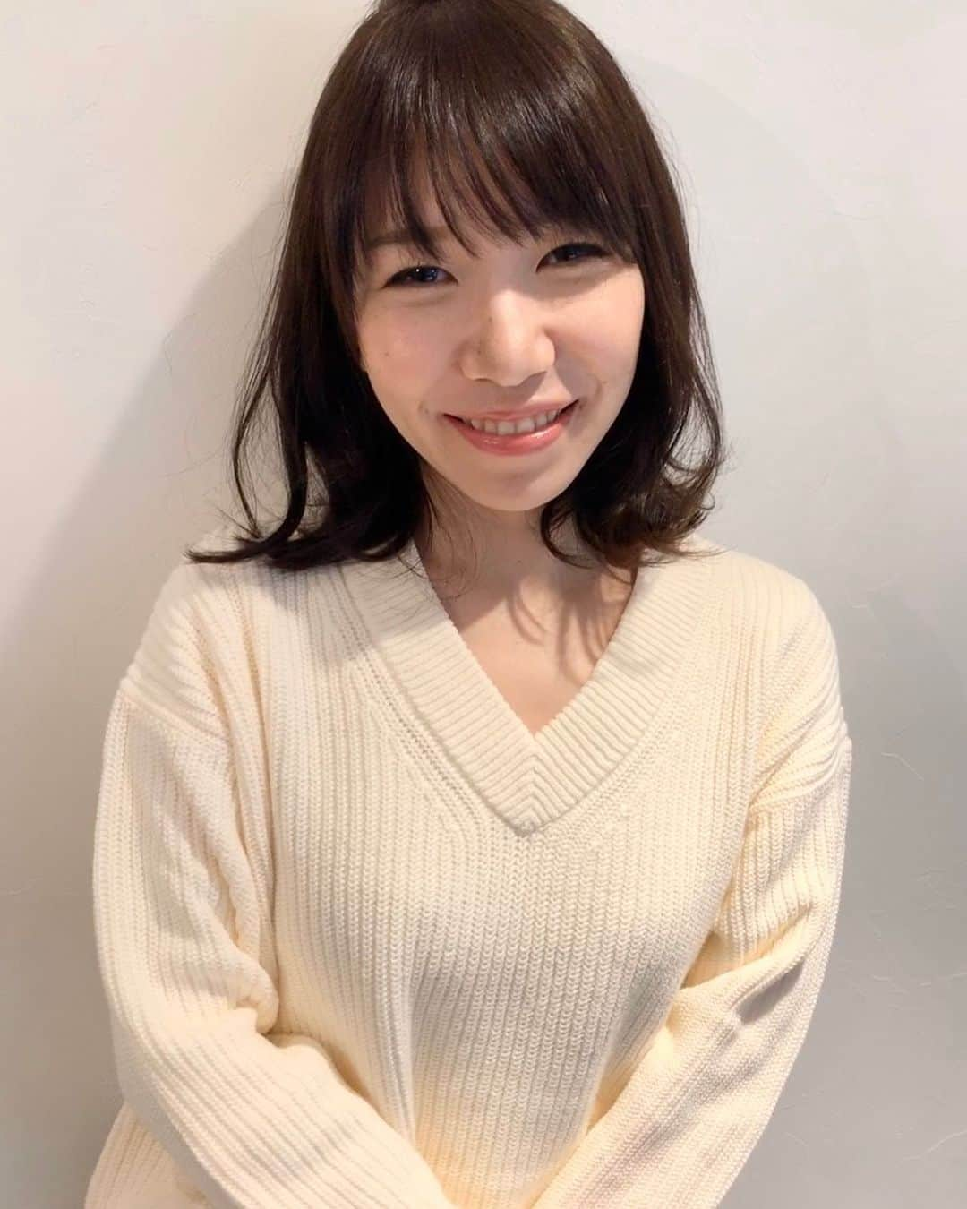 若宮三紗子のインスタグラム：「2019年も残り1時間と少し♡﻿ 今年は、10年間過ごした大阪を離れ﻿ 東京に引っ越しをしたり、﻿ 新しいお仕事をさせていただいたりと﻿ 変化の大きい1年だったような気がします、、、﻿ ﻿ 選手として試合に出なくなってから約2年がたち﻿ 現役時代とはまた違った有り難い経験を﻿ させていただいています。﻿ ﻿ 体調面などでお仕事関係の方に﻿ ご迷惑をおかけしてしまったり、﻿ 自分自身も度々出る熱に﻿ 不安になることもありました。﻿ ﻿ ですが、沢山の方に支えていただき﻿ 今年も1年充実した年を過ごすことができました。﻿ ﻿ いつも本当にありがとうございます。﻿ ﻿ これからも、私なりの道を進んでいき﻿ 卓球や病気の経験を伝えながら﻿ さらにチャレンジしていきたいと思います。﻿ ﻿ こんなマイペースな私ですが、﻿ 来年もよろしくお願いします‼︎﻿ ﻿ 良い年をお迎えください❤️﻿ #2019年﻿ #12月31日﻿ #感謝﻿ #ありがとう﻿ #マイペース﻿ #卓球﻿ #全身性エリテマトーデス﻿ #チャレンジ」