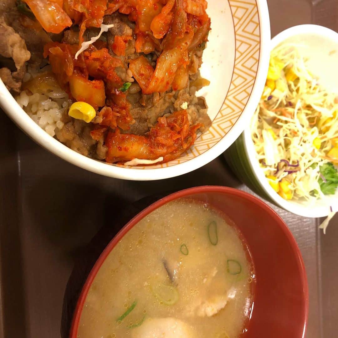 ヒロシさんのインスタグラム写真 - (ヒロシInstagram)「そろそろチャンネルをBS朝日に変えなさいよ。  ちなみに、今年最後の食事はこれだったよ。」12月31日 22時57分 - hiroshidesu.official