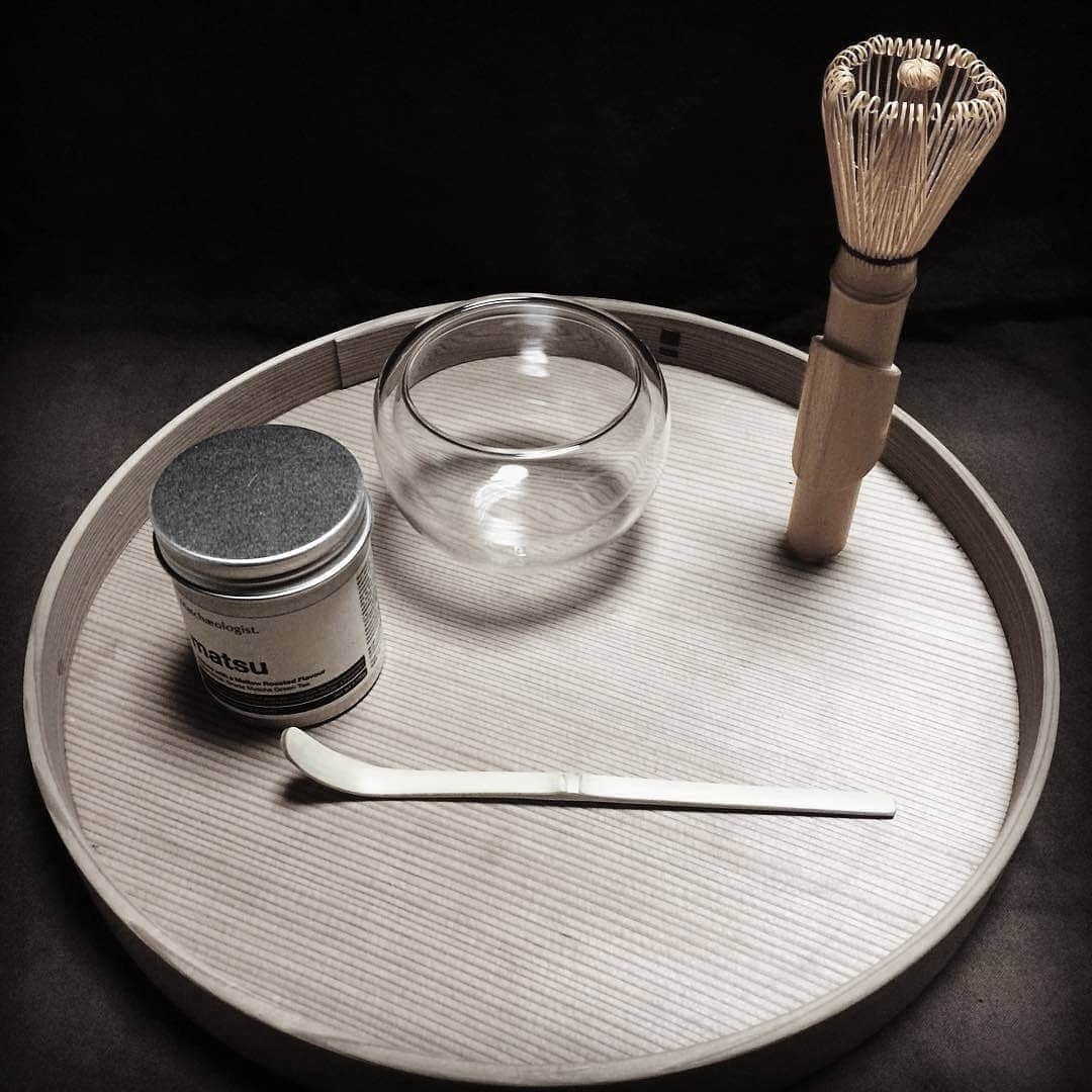 Matchæologist®さんのインスタグラム写真 - (Matchæologist®Instagram)「🙋 Indulge in your senses and get your Zen on 😎 with our modern #MatchaRitual Brewing Kit beautifully captured 📷 by the amazing @hanahana5star . The Matchaeologist® Matcha Brewing Kit combines our signature artisanal grade matcha Matsu™ 🍃 with a carefully selected assortment of handcrafted matcha-ware products curated and designed to balance traditional ceremonial values with contemporary functionality.✨ . Treat yourself and your loved ones to a unique #Matcha brewing experience and excite the Matchaeologist within you! . 👉Click the link in our bio @Matchaeologist to get yours TODAY! . Matchæologist® #Matchaeologist Matchaeologist.com」12月31日 23時06分 - matchaeologist
