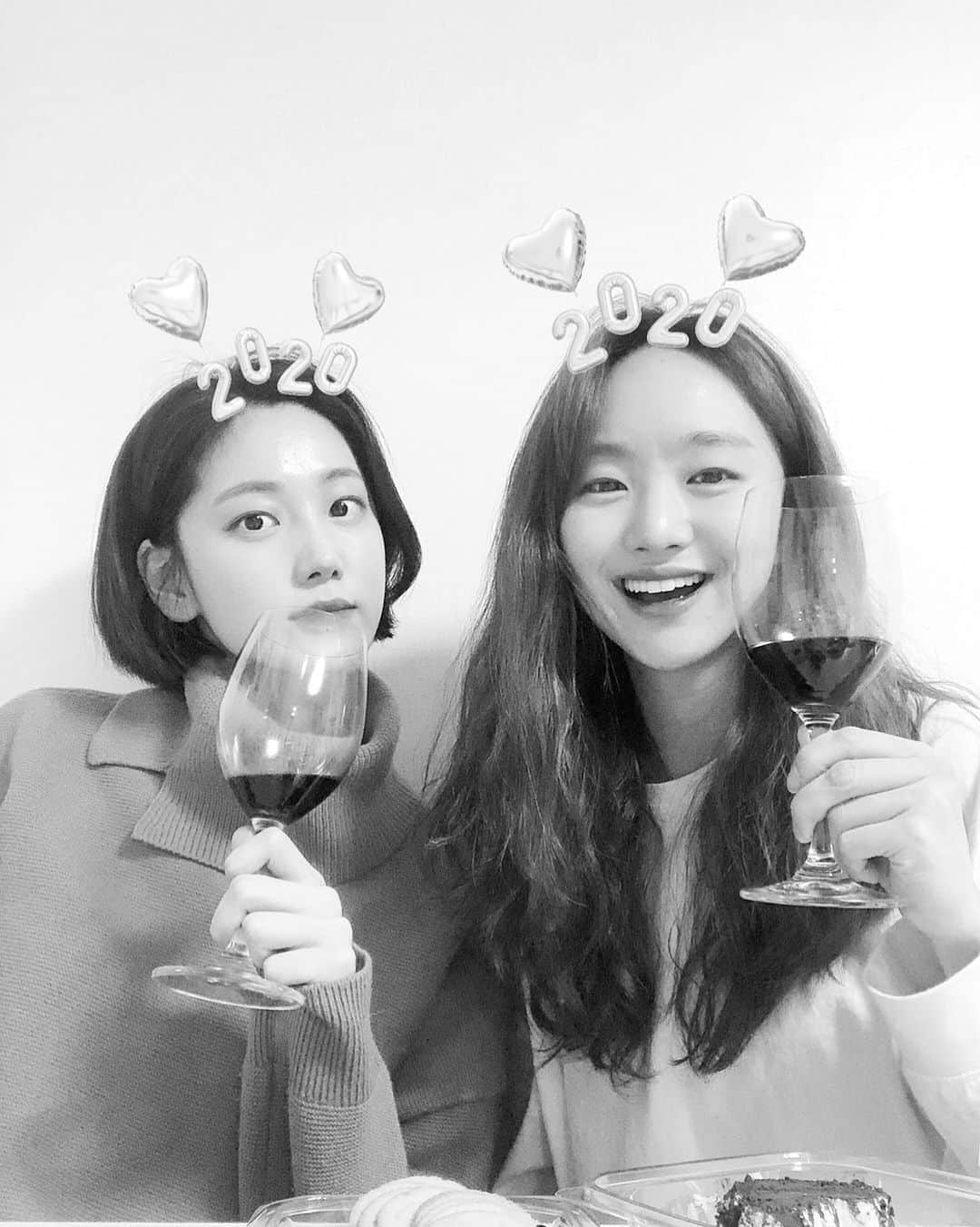 ウォン・ジナのインスタグラム：「Happy New Year, 2020✨ 같이 맞이하는 서른, 잘 살아보세!」