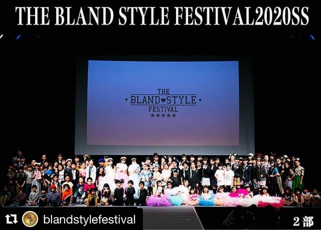 吉田ヒトシさんのインスタグラム写真 - (吉田ヒトシInstagram)「12/28開催のTHE BLAND STYLE FESTIVAL 2020SS 無事開催😊  ご来場の皆様年末のお忙しいところお越し下さりありがとうございました。  今回もステージ総合演出をさせていただきました。今回はオーディションからリハーサル、本番までたくさんの成長を観ることが出来ました。難しいフォーメーションを練習し、みんなでブランドイメージを表現することにチャレンジする出演モデルみんなの姿とそれをサポートする親御様、素敵な舞台空間と照明を作りあげてくれました技術スタッフの皆様、素敵なヘアメイク技術サポートのチーム桃の皆様、モデル技術サポートしてくださいました認定講師の皆様、そして素敵な衣装を提供していただきましたブランドの皆様、全てが集結した素敵なステージとなりましたこと感謝いたします。実行委員会の皆様も本当にお疲れ様でした。  #Repost @blandstylefestival with @get_repost ・・・ THE BLAND STYLEFE STIVAL2020SS ・ 2部 ・ special thanks ・ ・ #blandstylefestival2020ss  #blandstylefestival  #ブラフェス @ootoya.jp」12月31日 23時21分 - yoshida__hitoshi