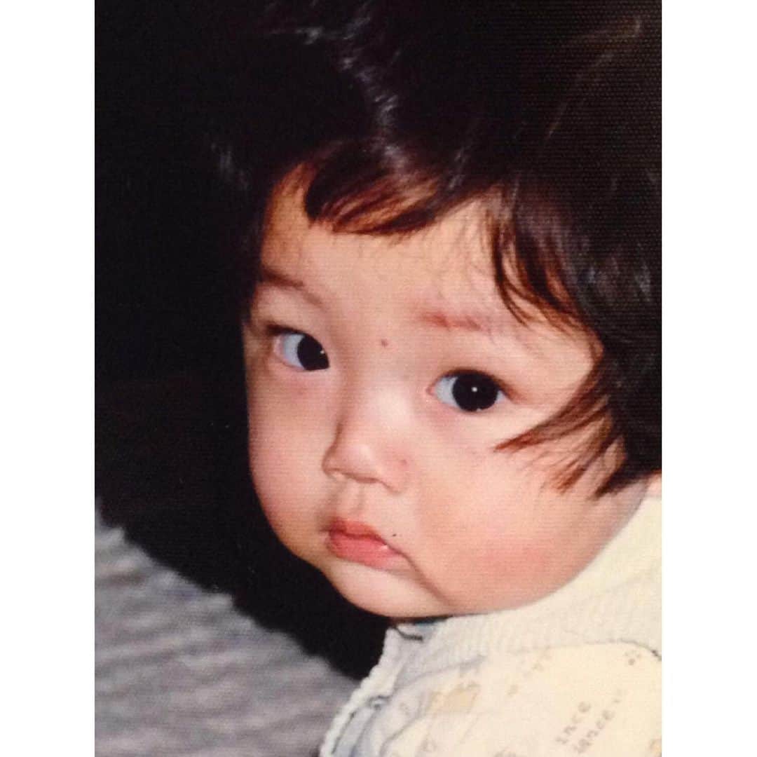 坂口健太郎のインスタグラム：「今年もありがとうございました(^｡^) みなさん、よいお年を、(^｡^)」