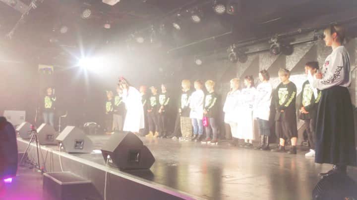 りりりのインスタグラム：「大好きな人いっぱい🥺 今年コラボしてくれた人、イベントで一緒に踊ってくれた人、遊んでくれた人、みんな大好きで、ほんまにほんまに大好きで、ずっと一緒におりたいくらい好きです！ 会いに来てくれたり、動画見てくれたり、じぶんのことを好きって言ってくれるみんなごいるから頑張れてる！！ みんなほんまに大好きです！ 2019年ありがとうございました☺️ 2020年もよろしくお願いします☺️ ・ ・ #りりり #りり誕 #じぶんの気持ち #2019 #ありがとう #2020 #よろしくね」