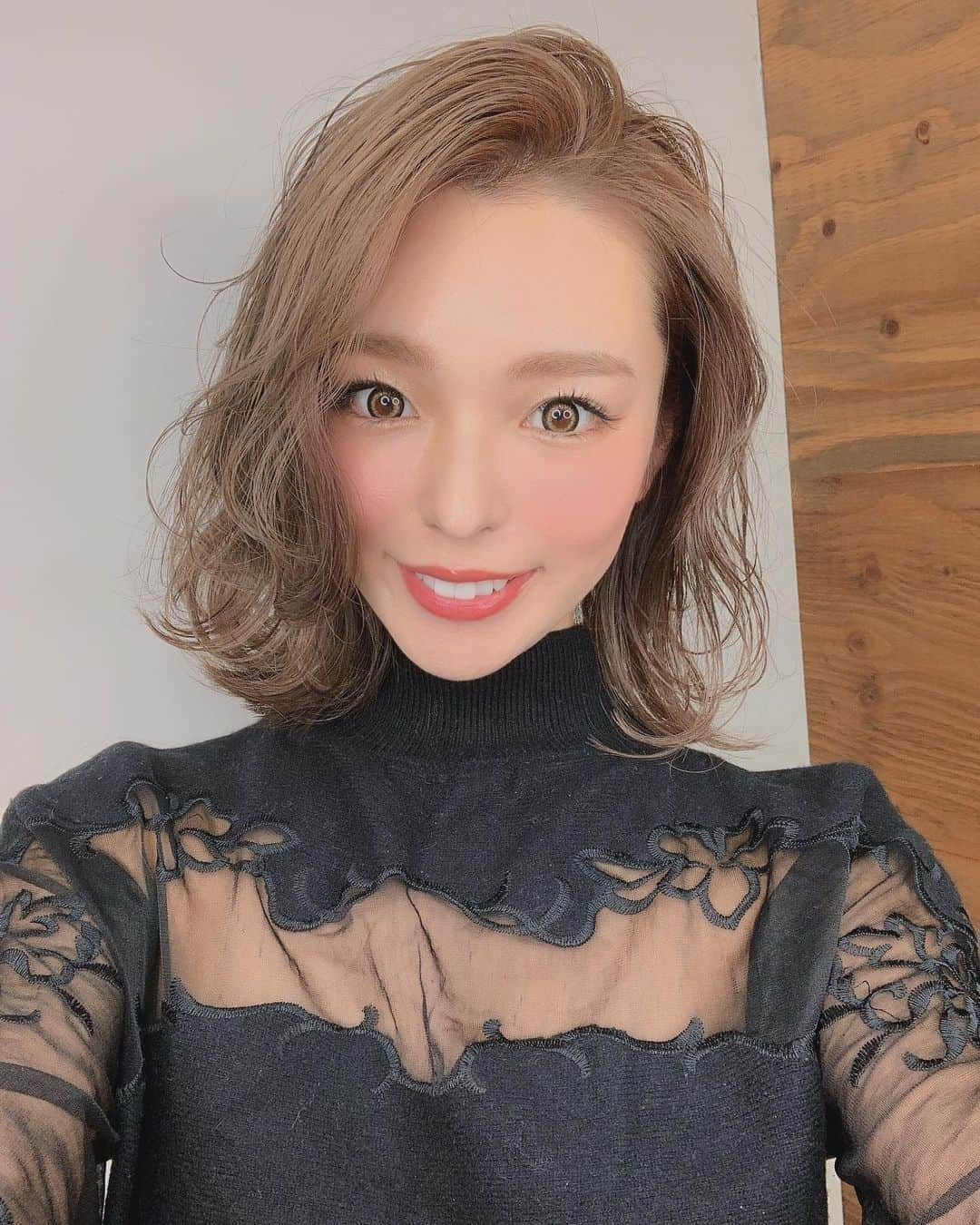 Hitomiさんのインスタグラム写真 - (HitomiInstagram)「❤︎ 2019年関わって下さった皆様 ありがとうございました☺️ たくさんの方に支えられた1年でした✨ 来年はその恩を返せるように。 みんなが笑顔でいっぱいの年にしたいです🥰❣️❣️ そしてカウントダウンはアゲハ🙊 間も無く出番が近付いて来ました...どきどき💓 　@agehatokyo でお待ちしてますっ😌💕 #cyberjapan #サイバージャパン　#アゲハ　#カウントダウン　#2019 #2020」12月31日 23時29分 - hitomi_01270