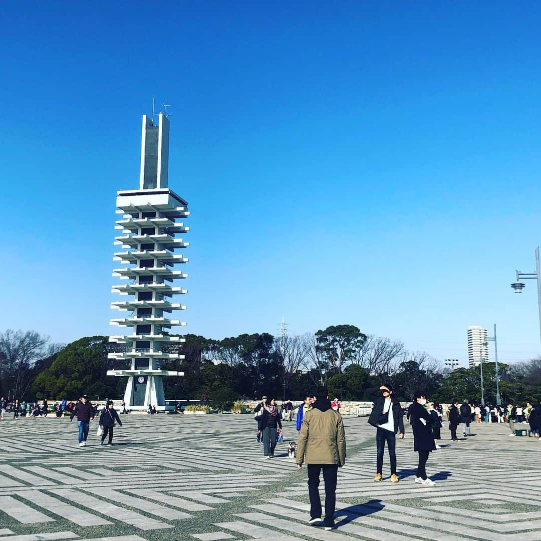 黒田菜月さんのインスタグラム写真 - (黒田菜月Instagram)「静岡学園、全国初戦は６発快勝⚽️‼️ 静岡に来て５年目にして 初めて生で選手権を見ることができました👍 しかもちょうど５年ぶりの県勢初戦突破👏✨ 現場では臼井アナにも会えました💖 一緒に勝利の瞬間を見届けられてよかったです🥰 . キング・カズさんこと三浦知良さんも観戦していて、試合後の取材では「非常に成熟されたサッカーだった。静学らしいサッカーが随所に見られた」と称えていました😃 . サッカー王国・静岡の復活に向けて ここからのアツい戦いに期待します‼️ . おかげさまで 気持ちよく年が越せそうなので、 みなさまもよいお年をお迎えください🙇‍♀️ 今年一年ありがとうございました❤️ . #高校サッカー #全国高校サッカー選手権大会  #年末年始の過ごし方  #スポーツで締めくくり #みなスポ @minaspo_sbs  #来年もよろしくお願いします」12月31日 23時30分 - nyaaatsuki_krd