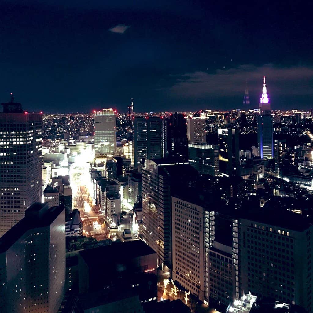 Park Hyatt Tokyo / パーク ハイアット東京さんのインスタグラム写真 - (Park Hyatt Tokyo / パーク ハイアット東京Instagram)「Night view on the New year’s eve. Countdown Lounge 2020 is going on!」12月31日 23時23分 - parkhyatttokyo