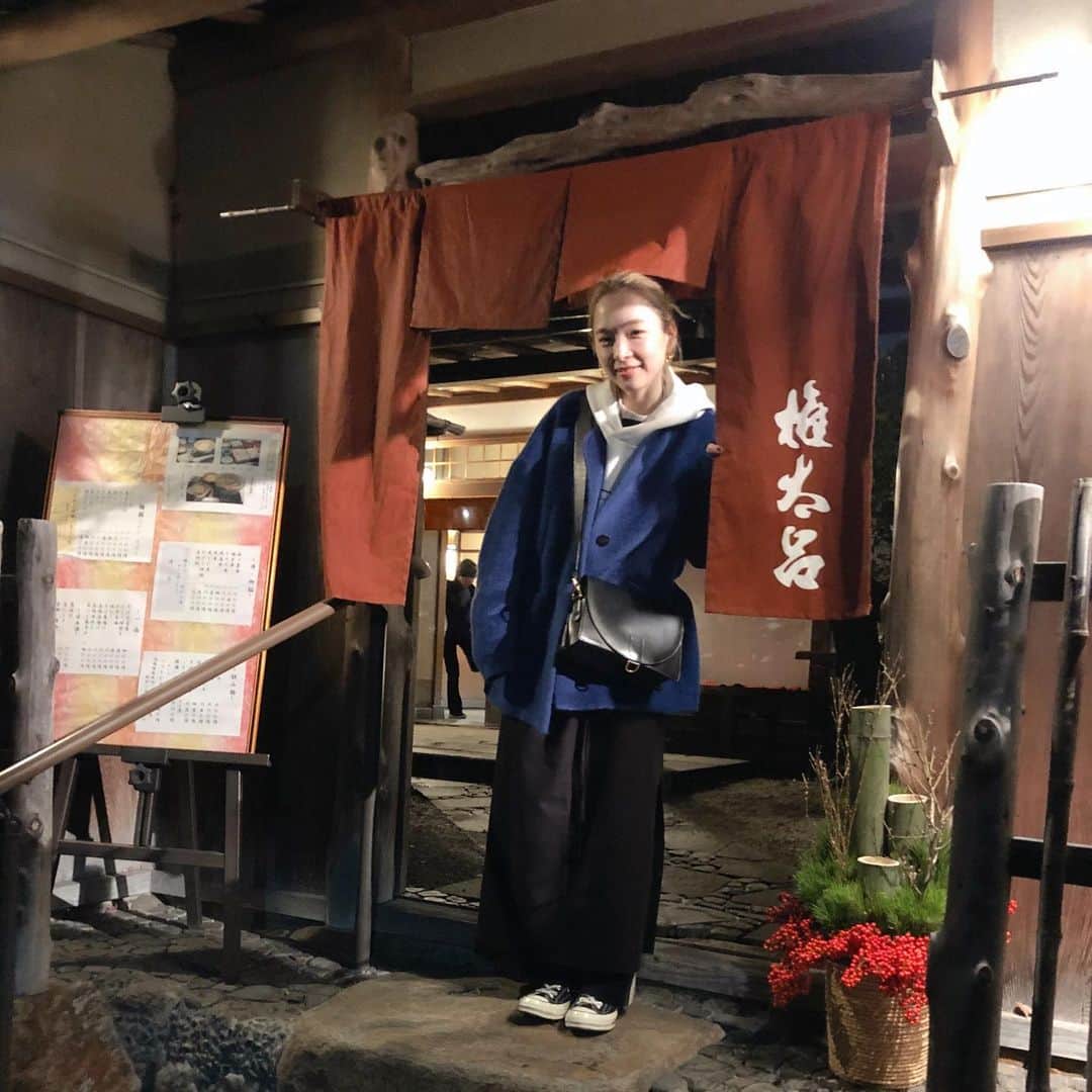 野々口祐子のインスタグラム：「今年も恒例の年越しそばを京都で食べ2019年を終えます🥢  今年は新店舗出店でスタッフも増え、嬉しい変化の年でした。 関わって下さった方々、支えてくれたみんなに本当に感謝です！！ 2020年、また特別な1年になるように頑張っていきます！やるぞ！！！ . 皆さん良いお年をお迎え下さい☺️ . #2019 #感謝 #ありがとう」
