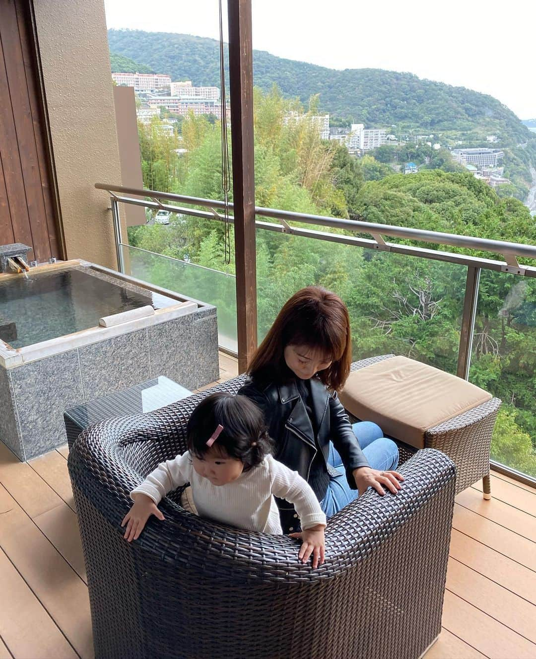 Shokoさんのインスタグラム写真 - (ShokoInstagram)「2019 was a crazy but busy year. It felt like years but now looking back at pictures and rewinding, this year passed by so fast. From having a baby to first trip back home to Japan with the baby. And our first Onsen trip which she lives as well. Looking forward to 2020! Happy New Year everyone! #happynewyear #2020」12月31日 23時32分 - simplytokyo