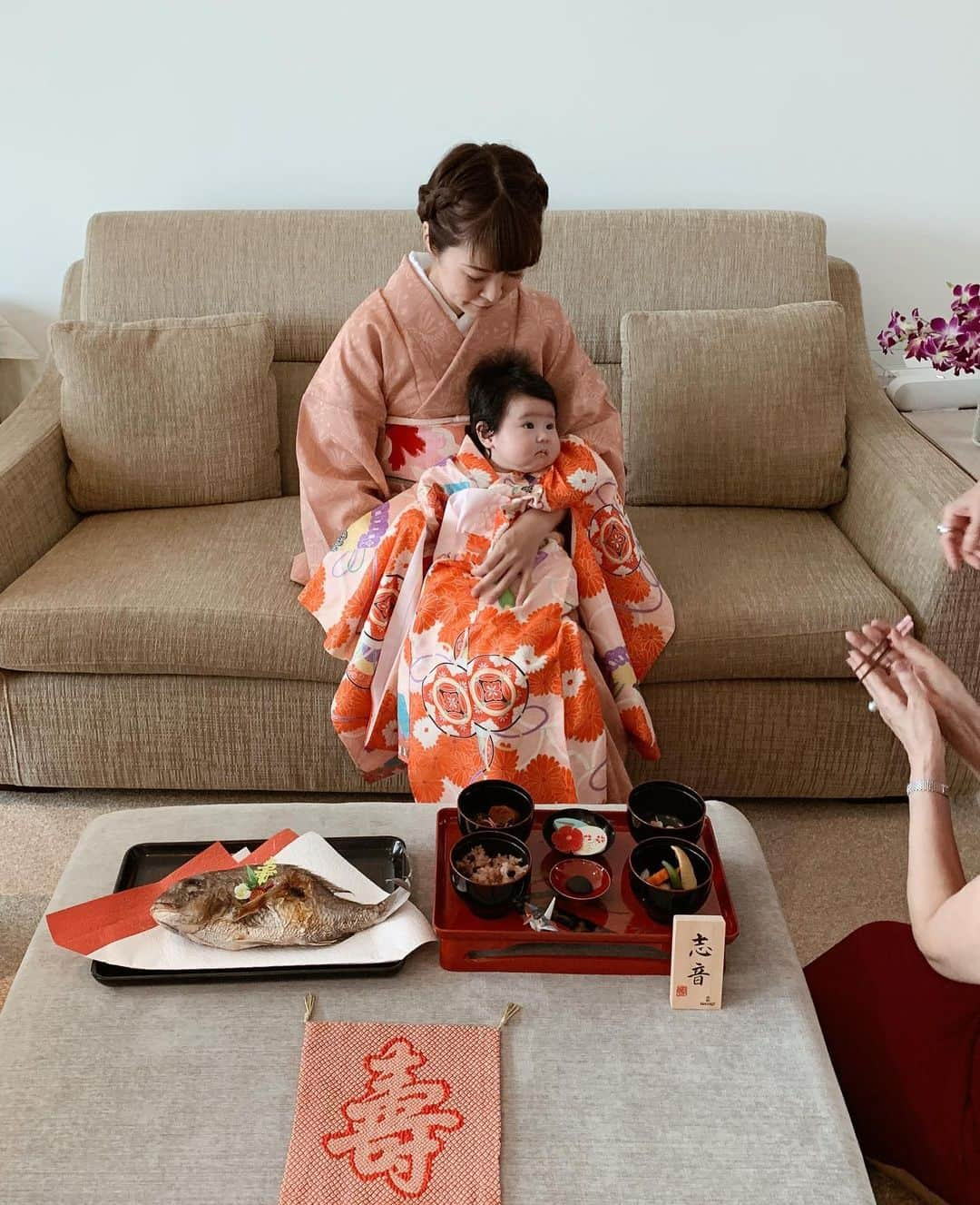 Shokoさんのインスタグラム写真 - (ShokoInstagram)「2019 was a crazy but busy year. It felt like years but now looking back at pictures and rewinding, this year passed by so fast. From having a baby to first trip back home to Japan with the baby. And our first Onsen trip which she lives as well. Looking forward to 2020! Happy New Year everyone! #happynewyear #2020」12月31日 23時32分 - simplytokyo