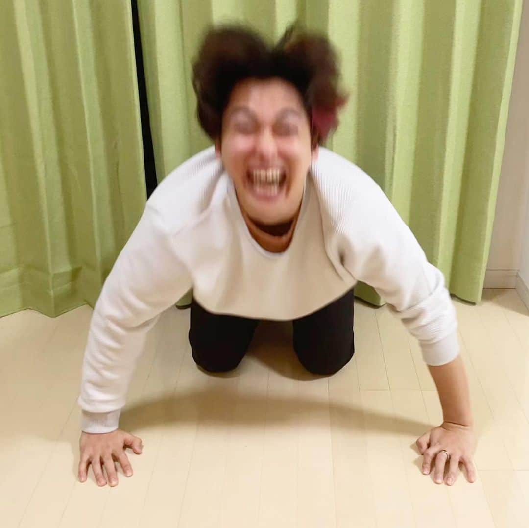 ないとーのインスタグラム：「Twitter30万人フォロワー目指して土下座しました！ぜひTwitterもフォローしてね！Twitter@torokeroo」