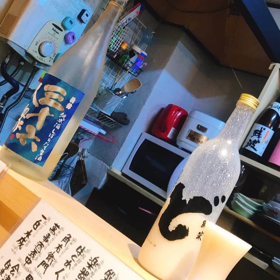 石川奈津紀さんのインスタグラム写真 - (石川奈津紀Instagram)「【最強飲み放題で忘年会🍶】 日本酒飲み納め！ 仙台の酒ららさん(@kaba100kg )へ。 いままでの飲み放題で一番！と言い切れるラインナップ🥺❤️ しかもさいこうのメンバー。 好きな人たち=すきぴ、っていうらしいね。すきぴとの最強忘年会でした🍶大大大満足🈵😍 十四代と花邑の師弟飲み比べ、ゆきおんなの上澄み&まざった部分の飲み比べが良すぎました😘💕 来年も帰仙の際にはお世話になります。 2020年も美味しいお酒をのめますように。 * #日本酒 #日本酒🍶#日本酒好き #日本酒好きな人と繋がりたい #日本酒女子 #sakemake #japanesesake #ポン酒タグラム #日本酒ナビゲーター #唎酒師 #ごちそうさまでした #酒らら  #宮町物語」12月31日 23時37分 - natsukiishikawa1011