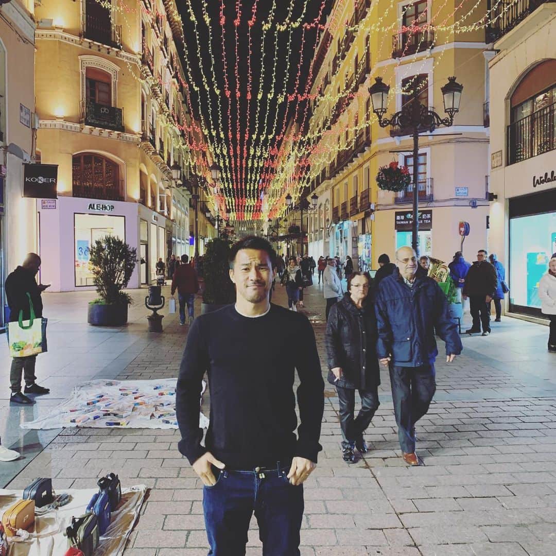 岡崎慎司のインスタグラム：「2019→2020 みなさん良いお年を💪🙏😊# ありがとう# thanks # gracias 🙇🏻‍♂️🙇🏻‍♂️👏👏」