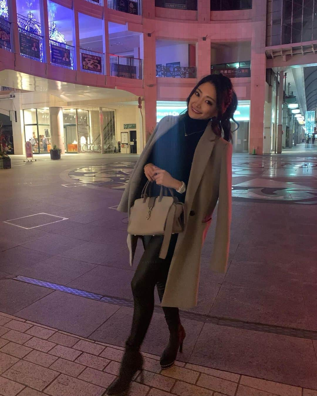 菅原里奈さんのインスタグラム写真 - (菅原里奈Instagram)「#thankyou2019 🥰﻿ ﻿ あっという間に大晦日😂﻿ 2019年も関わってくれた皆様﻿ ありがとうございました！！﻿ .﻿ 1年が早すぎて追い付いてない部分も﻿ 多々ありましたが来年も焦らずに﻿ ゆっくりと自分の道を進んで﻿ 行きたいと思います🥳﻿ .﻿ 大好きな人達に囲まれ思い出沢山で﻿ 幸せいっぱいな年でした🥺❤️ ﻿ 私も微力ながら皆様の﻿ 楽しみになれていたら﻿ 嬉しいです🙇‍♀️﻿ 改めてこの場を借りて﻿ 皆様有難うございました💡💫 ﻿ ﻿ それでは良いお年をお迎え下さいませ💛💛 ﻿ ﻿ #2019 #bestnine #tokyo #大晦日　﻿ #ありがとう2019﻿ #ootd #fashion  #来年もよろしくお願いします　﻿ #良いお年をお迎えください」12月31日 23時56分 - rinachi_kimono