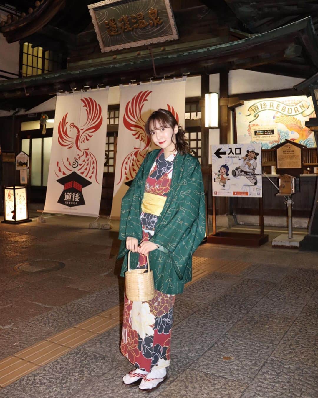 平木愛美のインスタグラム：「２０１９年、大晦日！！！🔴⚪️ 皆さま今年もありがとうございました。  来年も大切なみなさんとともに愛溢れるハッピー楽しい一年に。 なりますように。 よいお年を！！！！！ . みんなで恒例年越し世界遺産旅中。 スタート前に地元大阪、故郷の岡山に寄り道して💫 家族＆親戚みんなとボードゲームしたりお泊まりさせてもらったり楽しい年末モード🎍🧡💞 だいすきふぁみりーに癒され👼  #愛 #令和元年」