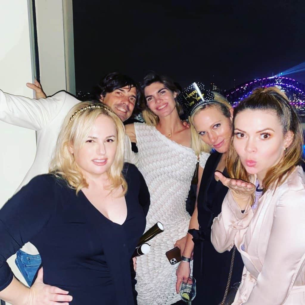 レベル・ウィルソンさんのインスタグラム写真 - (レベル・ウィルソンInstagram)「We crushed Sydney New Year’s Eve! We’re in the future now in 2020! What a fun gang to celebrate with and thanks to our gorgeous hostess Heloise for throwing an amazing bash with clearly the BEST views 🥰」12月31日 23時59分 - rebelwilson