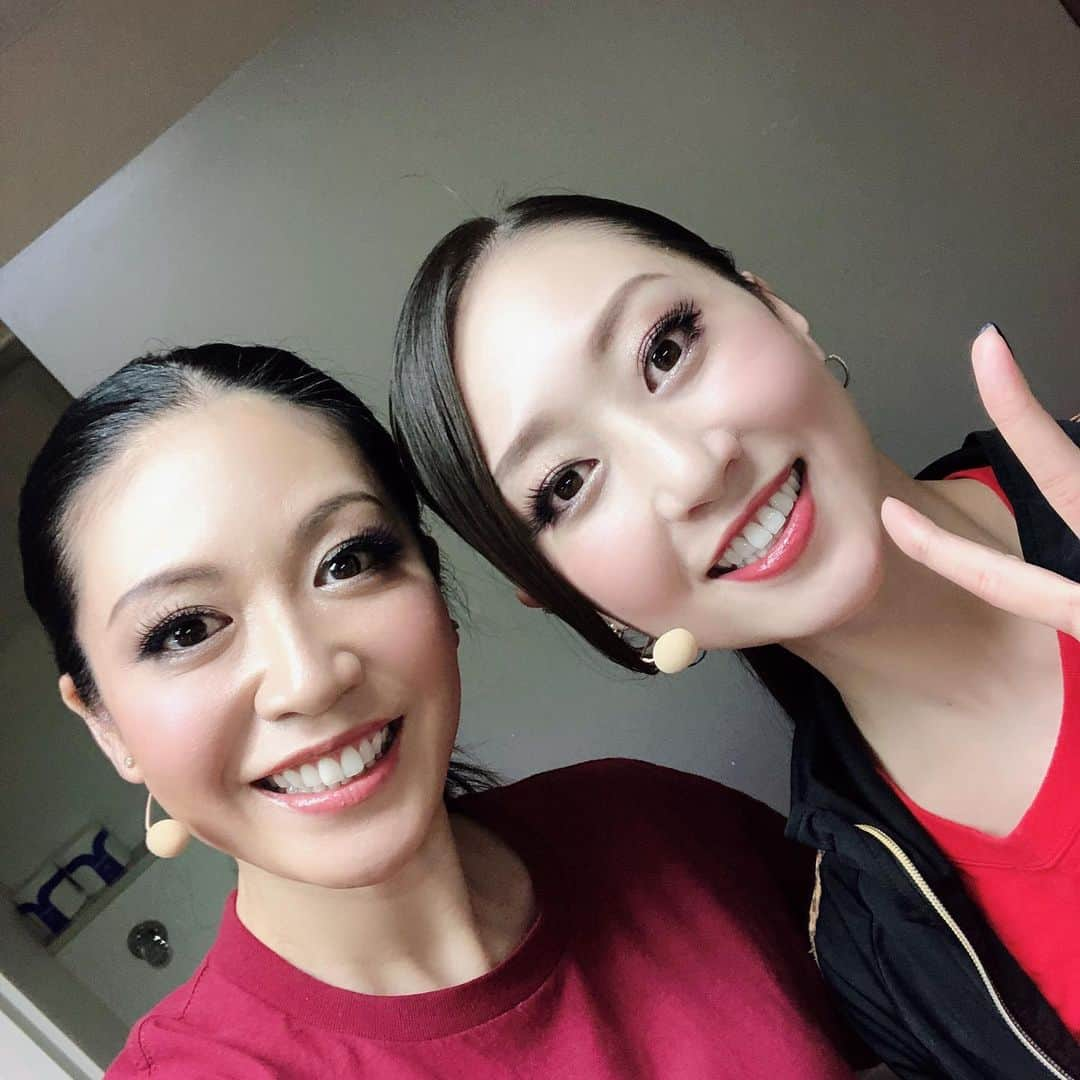 悠未ひろさんのインスタグラム写真 - (悠未ひろInstagram)「黒木瞳さんのライブ、12/28.29ハートハートに出演させていただきました‼️ 宝塚の上級生と下級生、初共演ですが皆すぐに家族みたいになって、常に爆笑しております🤣 お馴染みのだいごろうちゃんとも。  品川プリンス　クラブexにて✨  本番3回公演ありましたが、 黒木瞳さんが美しく可愛すぎて、思わず男役魂を呼び覚まされておった悠未ひろです🕺✨ 感謝の気持ちで✊️✨ #ハートハート #悠未ひろ #宝塚のご縁 #感謝 #黒木瞳 さん #真樹めぐみ さん #舞風りら さん #彩橋みゆ ちゃん #桜乃彩音 ちゃん #鳳翔大 ちゃん」1月1日 0時01分 - hiroyuumitomo