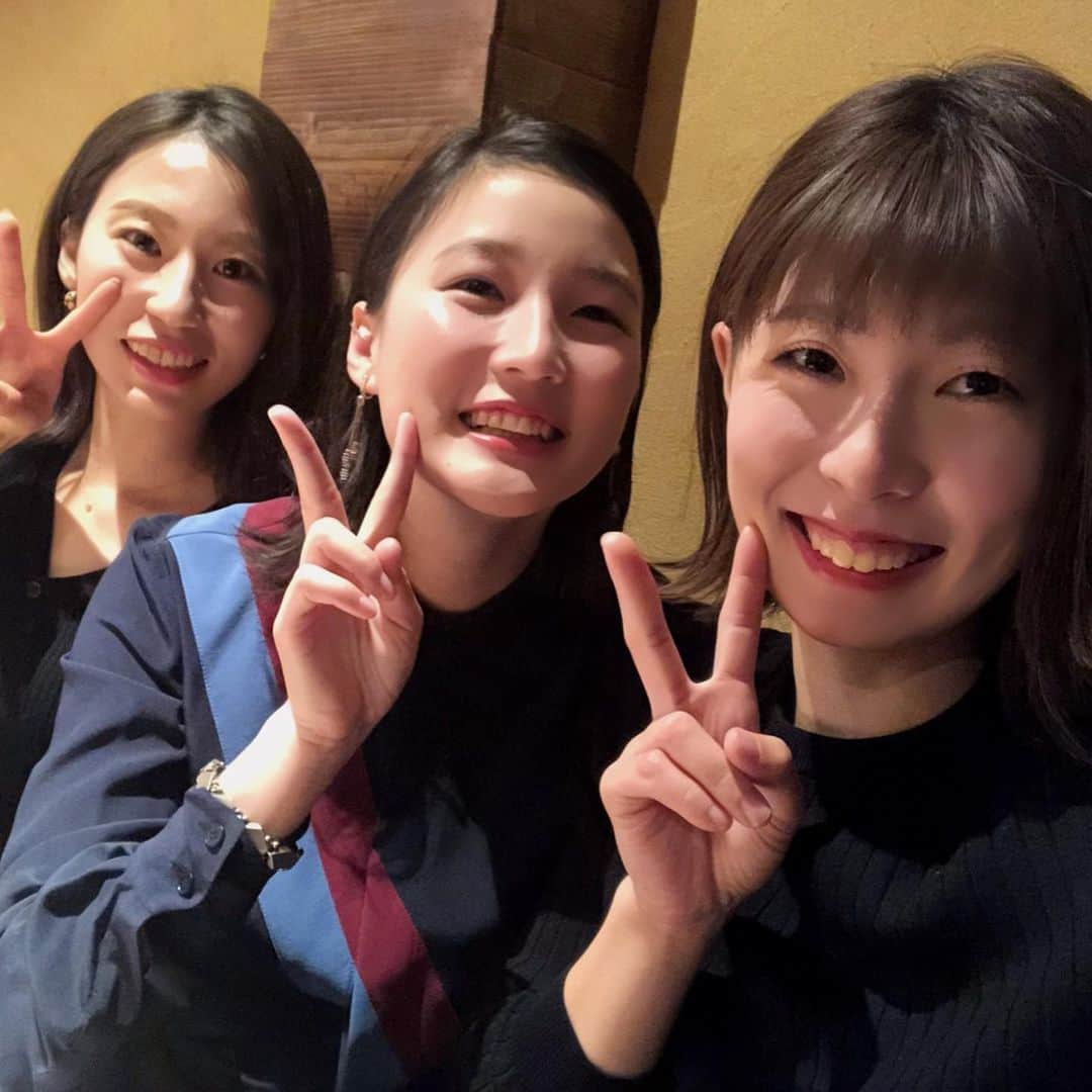 義村萌さんのインスタグラム写真 - (義村萌Instagram)「あけましておめでとうございます！今年もよろしくお願いします☺️ . ちょっと遅いけど2019年の総括！ . 今年一番の思い出は派手に足を折ったこと… おかげでかなりゆったりした1年になりました。 たくさん岩に行きたいって思ってたけど思いきり登れたのは3月まで、日本選手権も散々ですごくもやもやした1年でした。 . 1番やりたいことはたくさんできなかったけど、心が潰れないように見つけた趣味でたくさんの繋がりができたし、苦しいときもたくさんの人に救ってもらいました。本当に周りの方には感謝しかありません😌 いつも助けてくれる人がいるから頑張れてるなといつも以上に感じた年でした。 . クライミングに関してはほとんど登れていませんがトレーニングはぼちぼちがんばっています。 しっかり登れるようになったときが密かな楽しみでもあります😊 . そしてクライミング以外も充実した1年でした。ライブに行ってみたり始めて観光だけで外国に行ったりもしました。笑 体調崩してすごいかけちゃったけどタイかなり楽しかった！ . 自分が好きなものが見つけられて、クライミングが改めて好きだと感じられてやっぱり幸せな1年だったなと思います☺️ 全力で登れるのはまだ先ですが2020年もよろしくお願いします！」1月1日 0時02分 - moe.yoshimura