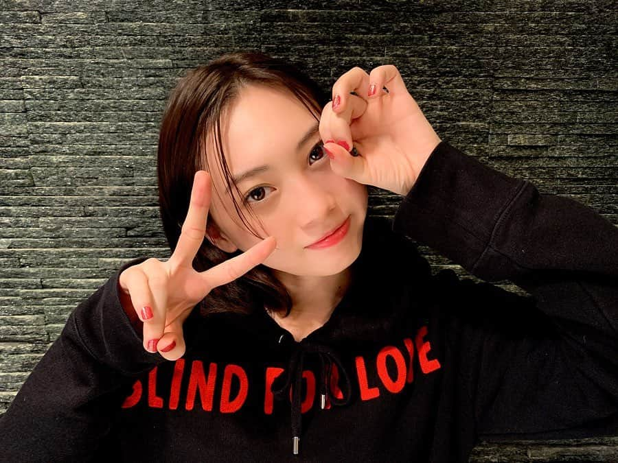 木﨑ゆりあさんのインスタグラム写真 - (木﨑ゆりあInstagram)「さよなら2019年、、 いつか過去を振り返った時、私にとってこの1年は忘れられない年になると思う、、、そのくらい色んな事が起きました。  2019年を超えるべく 2020年、笑顔でスタートしようじゃないですか。  今年もよろしくね😌💓」1月1日 0時07分 - yuria_kizaki211