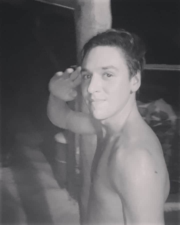 キリル・ハリャヴィンのインスタグラム：「Happy New Year! ¡Feliz Navidad! С Новым Годом! #RussianWinter #RussianSauna #Баня」