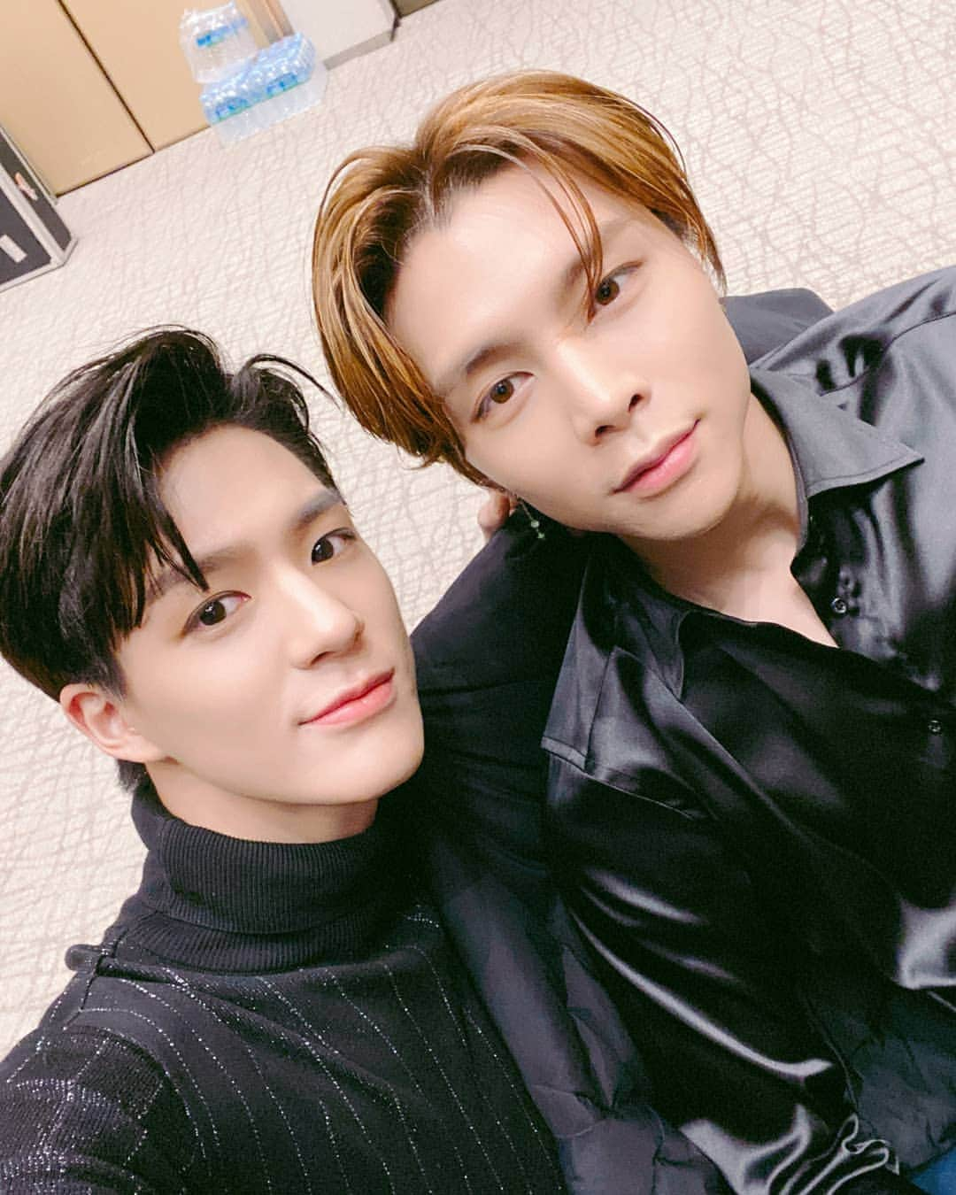 NCTさんのインスタグラム写真 - (NCTInstagram)「🖤💛 #NCT #가요대제전 #JENO #JOHNNY」1月1日 0時16分 - nct