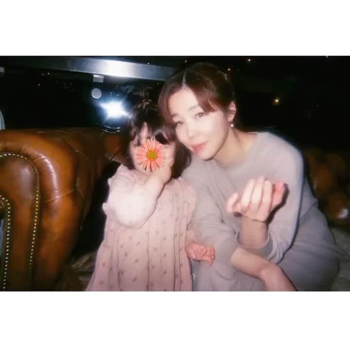 MEGのインスタグラム：「2020年、明けましたね。 今年も宜しくお願い致します。 #娘の写ルンですを現像した」