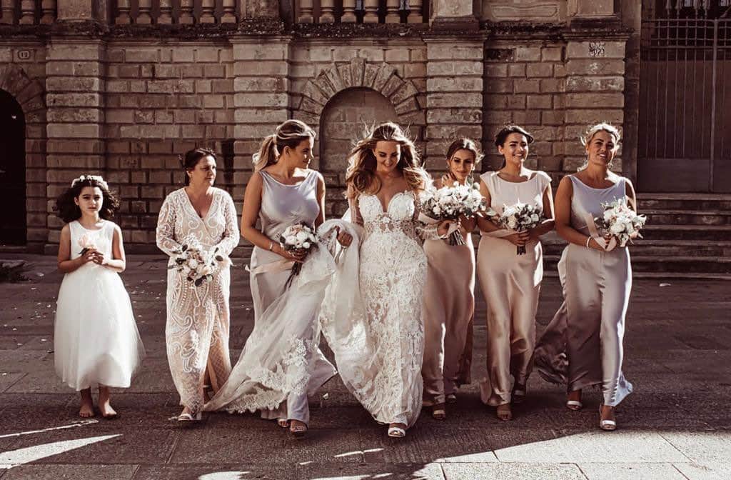 ジョージア・コウソウロウのインスタグラム：「Strutting into 2020.. what a day this was for @sharonhillkoko wedding 🥰💞 2019 has been a weird one for me.. some great moments & some low ones. But I have learnt from both & from that I am happy 🙏 I’m going into 2020 with a strong & happy mindset & I’m excited 🤩 I wish all my beautiful followers a happy new year.. thank you for always supporting me ❤️」