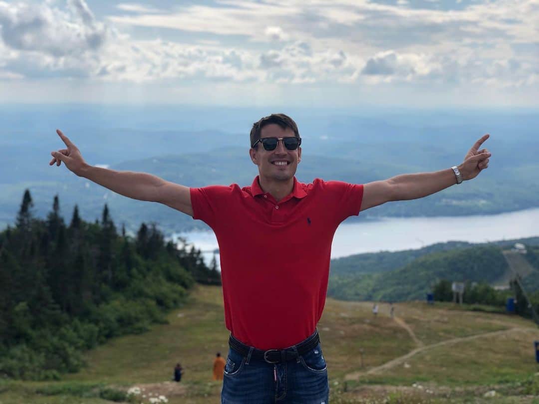 ボージャン・クルキッチのインスタグラム：「31 de diciembre. ¡Fin del trayecto! ⛰ Agradecido por este 2019 y la sonrisa que me deja.  Ganas de más... 💪🏻 ¡Feliz 2⃣0⃣2⃣0⃣! 🍇✨ // 31 December. End of the climb! ⛰ Grateful for 2019 and the smile it's left on my face. Keen for more... 💪🏻 Happy 2⃣0⃣2⃣0⃣! 🍇✨」