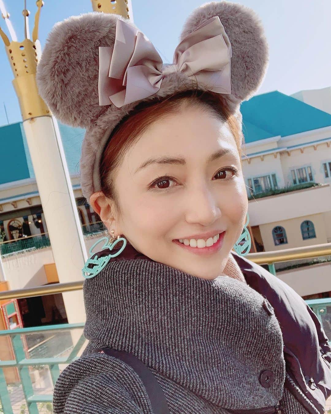 中川愛海さんのインスタグラム写真 - (中川愛海Instagram)「🐭2020年🐭 明けましておめでとうございます🎍 今年は子年🐭年女です♡ 今年もくるり&ケータリングやフードのお仕事益々強化して頑張ってきたいと思います❤️皆様よろしくお願いします❤️ そして今年も私の大好きなくるりスタッフや仲間を大事に毎日笑ってられますように…❤️ 笑顔で皆様とカンパイ出来たら嬉しいです♡ 本年もよろしくお願いします♡ (※子年なのでディズニーに行き写真とりました🐭) @ami_nakagawa_amyuran  @ami_nakagawa_  #中川愛海 #kururi #くるり恵比寿  #くるり #くるり横浜  #アミュラン  #アミュラングルメ  #ケータリング #アミュランケータリング #一日一回カンパイ #子年 #ねずみどし #年女 #年女です🐭 #amyuran飯 #アミュラン飯 #アミュラン星 #2020年」1月1日 0時30分 - ami_nakagawa_