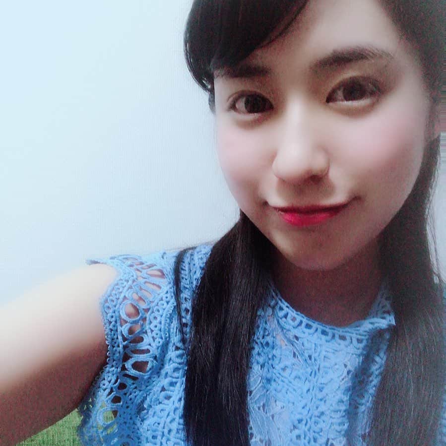 坂田麻衣のインスタグラム：「2020年A Happy New Year!!⛩🎍 あけましておめでとうございます！  昨年は4階から落ちて一時ICUにいましたが無事生還して退院しました！(頸椎と大腿骨のレール等を抜く為今年の7月に少しだけ手術の為に入院します)  心配して下さった方ありがとうございました！  来年は待ってくださってる事務所に顔出す為減量を頑張って新たな事務所を紹介できたらと思っています。  まだ全快ではないのでマイペースに頑張ります。  本年もどうぞよろしくお願い致します！  坂田麻衣  #お正月 #自撮り」