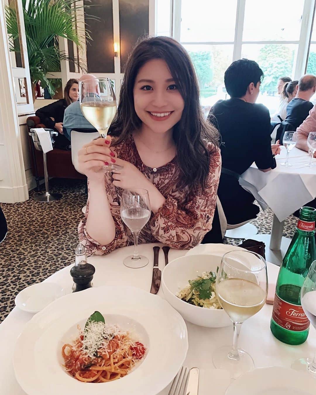 斎藤めぐみのインスタグラム：「HAPPY NEW YEAR 🌈﻿ ﻿ 2019年もお世話になりました✨﻿﻿ 2020年もよろしくお願いします😊💕﻿﻿ ﻿﻿ 夏に行ったパリ楽しかったなぁ🇫🇷﻿﻿ 今年もそれぞれみんなにとって﻿ 良き1年になりますように🐭 ﻿﻿ #happynewyear#newyear#2020#bye2019hello2020#trip#paris#france#cheers#haveagreatyear」