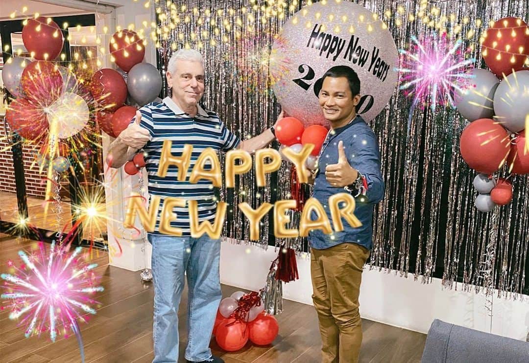トニー・ジャーのインスタグラム：「Happy new year 2020🎉🎊🎈❤️🙏🙏👍👌😍🎁🎈🍾」