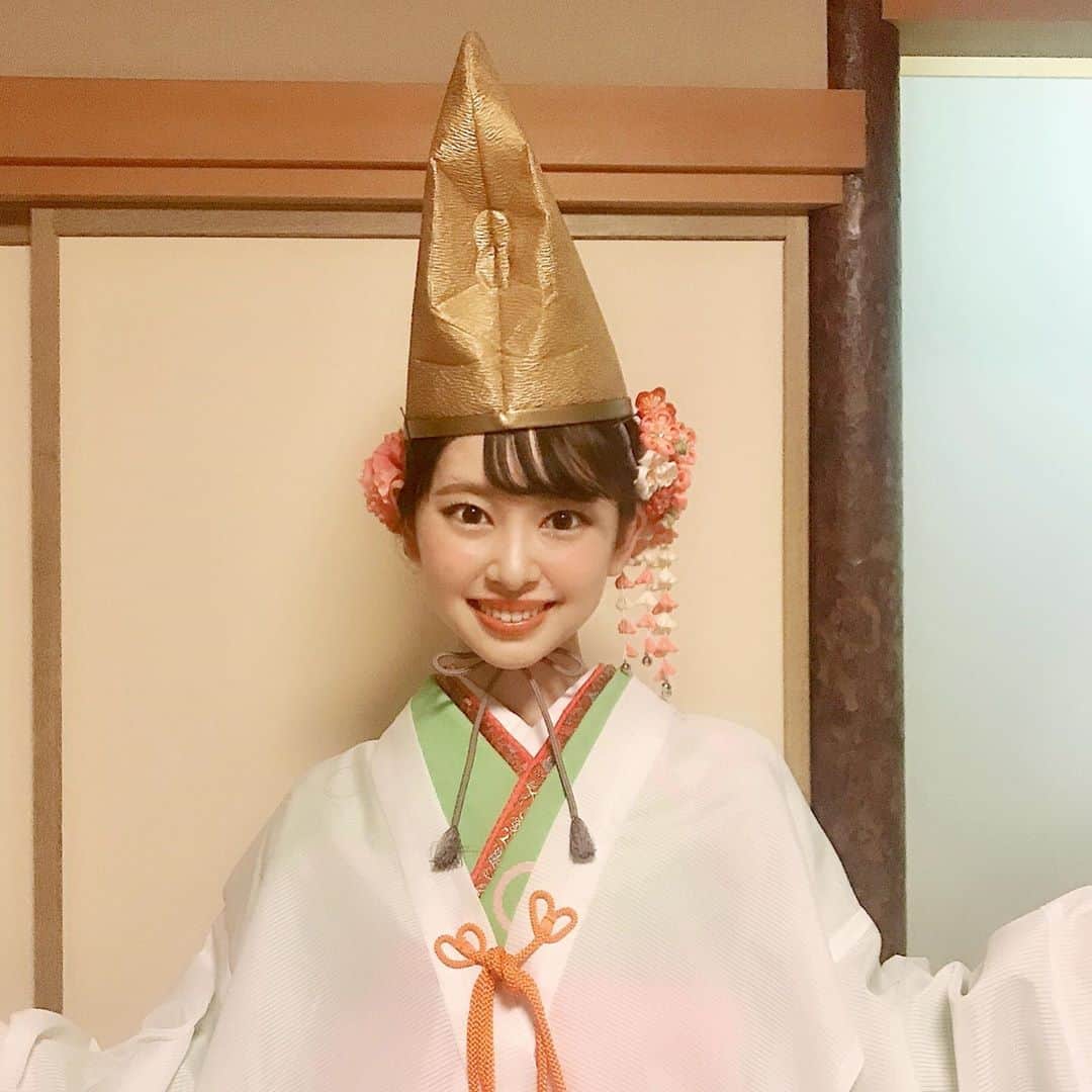 越智萌日のインスタグラム：「大晦日、八坂神社の献鯛行事に今宮戎神社福娘として参列しました🎋 . 京都の学生だから、馴染みがある八坂神社の神事に福娘として関わることができたのがとても幸せでした🥺✨ . 2020年もスタートしていよいよ十日戎本番も近づいてきました💐 皆さんに福をたくさんお届けできるよう精一杯頑張ります🎋✨ . #今宮戎神社福娘  #福娘 #えべっさん #福娘代表 #今宮戎  #今宮戎福娘 #八坂神社 #献鯛行事 #大晦日 #2019 #2020 . .  #あけましておめでとうございます  #今年もよろしくお願いします」