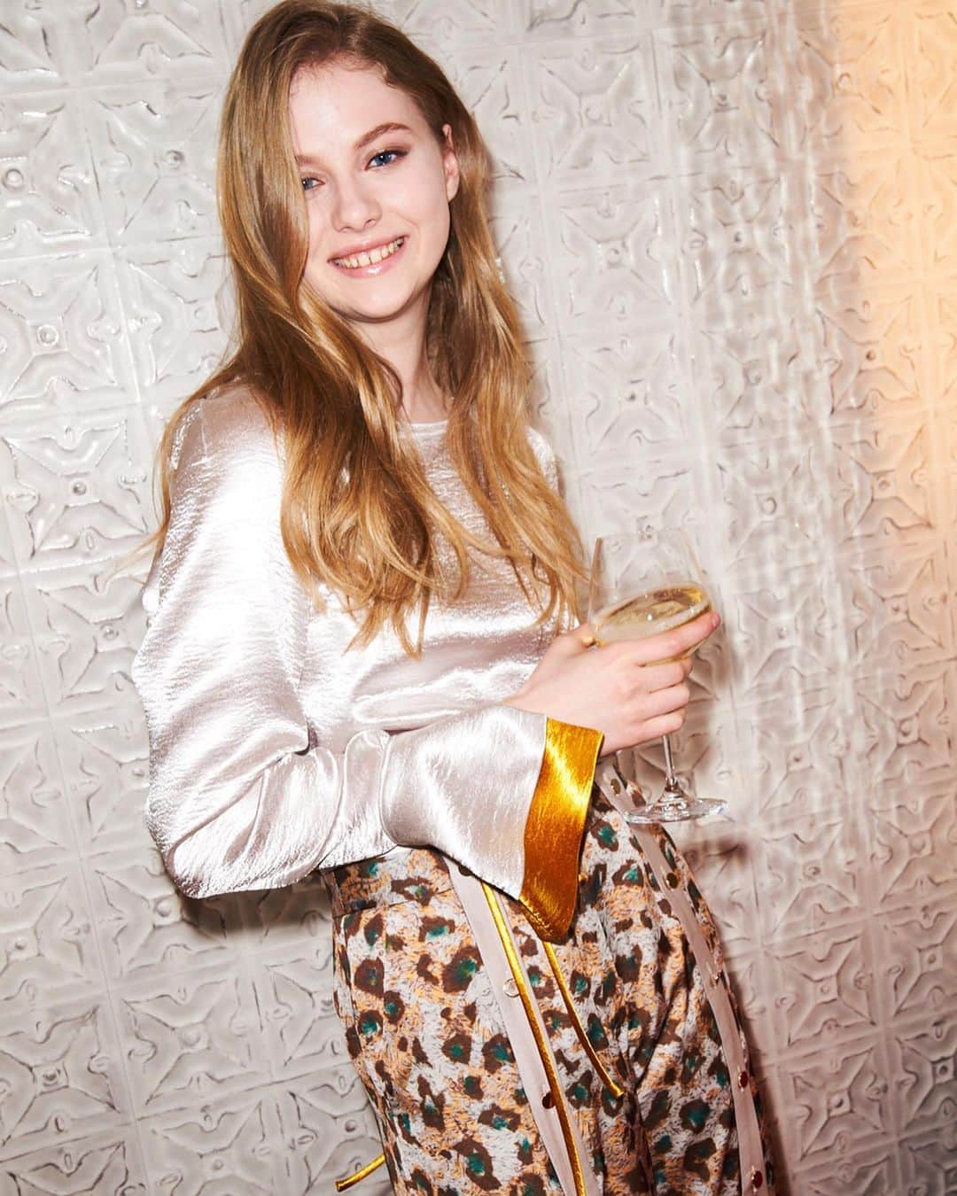 LIECOLLECTIONさんのインスタグラム写真 - (LIECOLLECTIONInstagram)「Celebrating NYE in style~ Shop last minute looks at our Meatpacking Flagship today at 30% off! Find all your #NYE essentials! - - -  #liecollection #holiday #gold #metallic #nye #nye #party #dresstoimpress #dress #texture #gold #streetstyle #styling  #looks  #라이컬렉션」1月1日 0時55分 - liecollection_